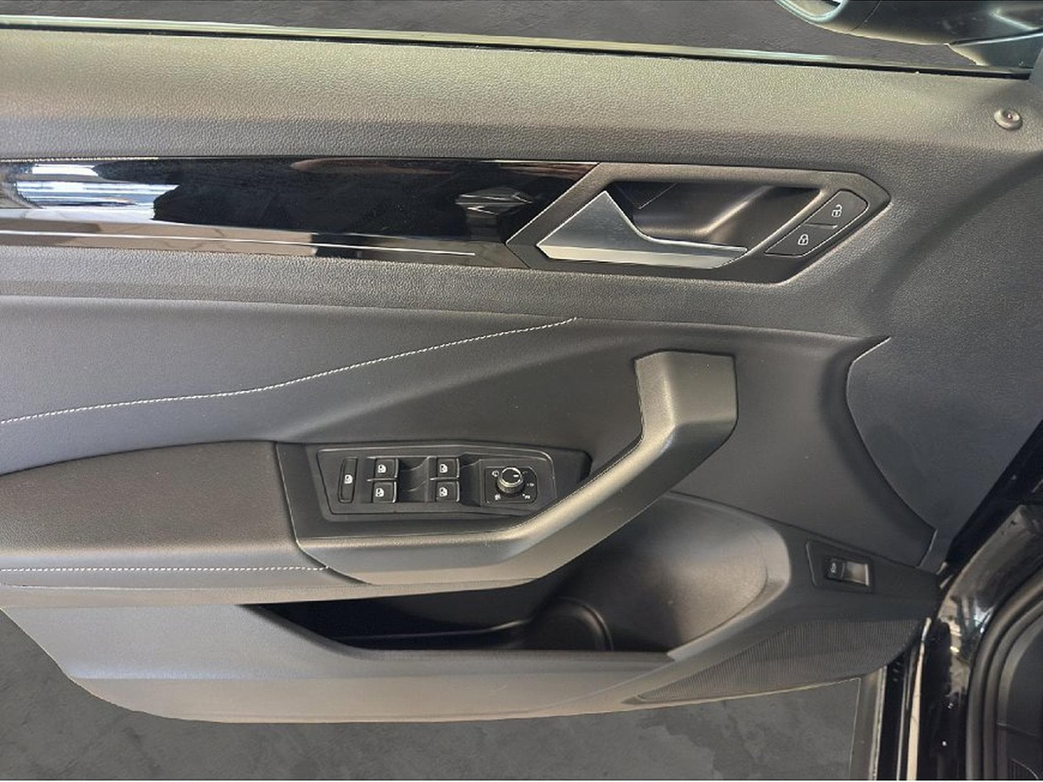 VW T-Roc (2025) - Photo 10