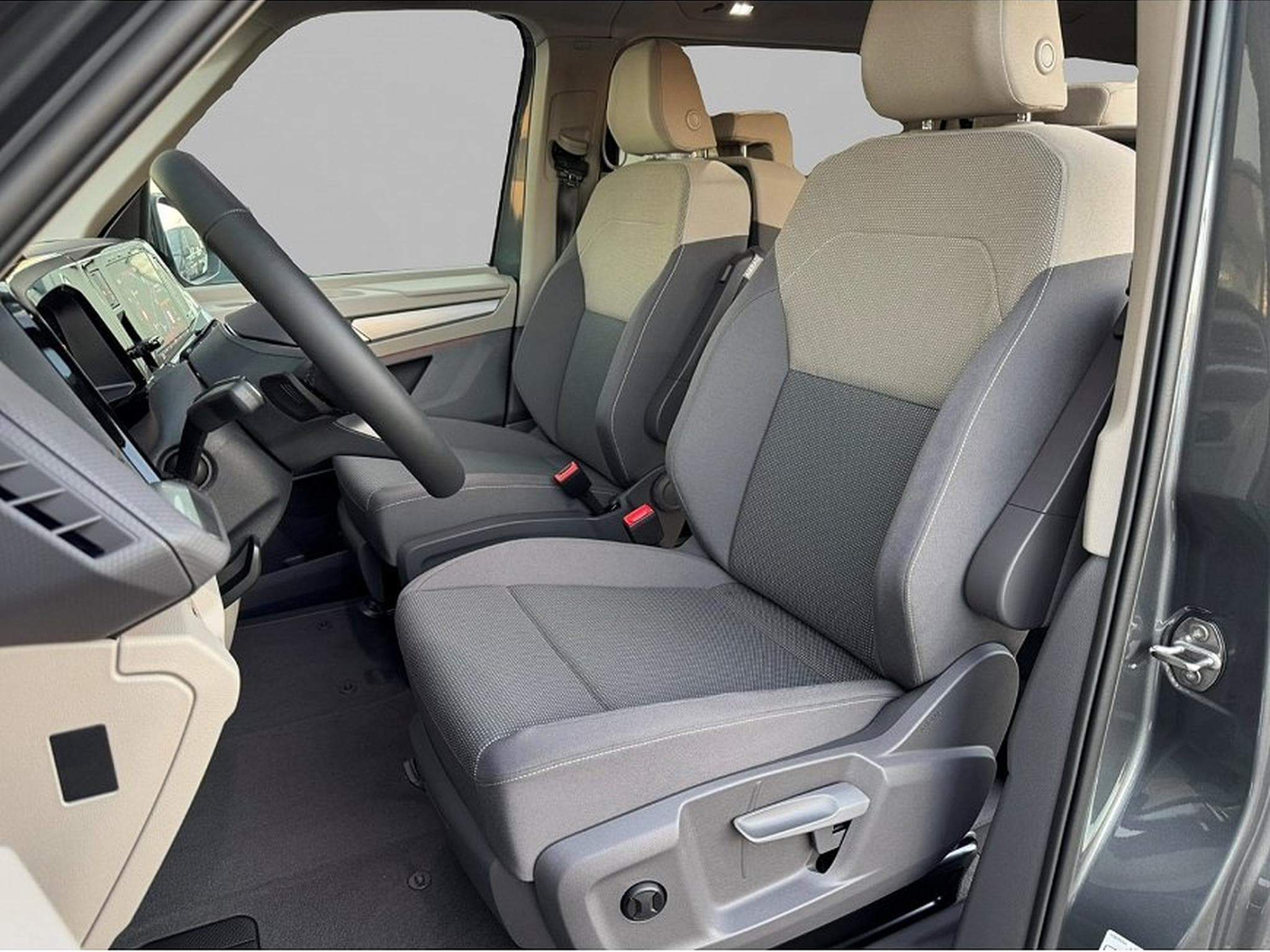 VW Multivan (2024) - Photo 3