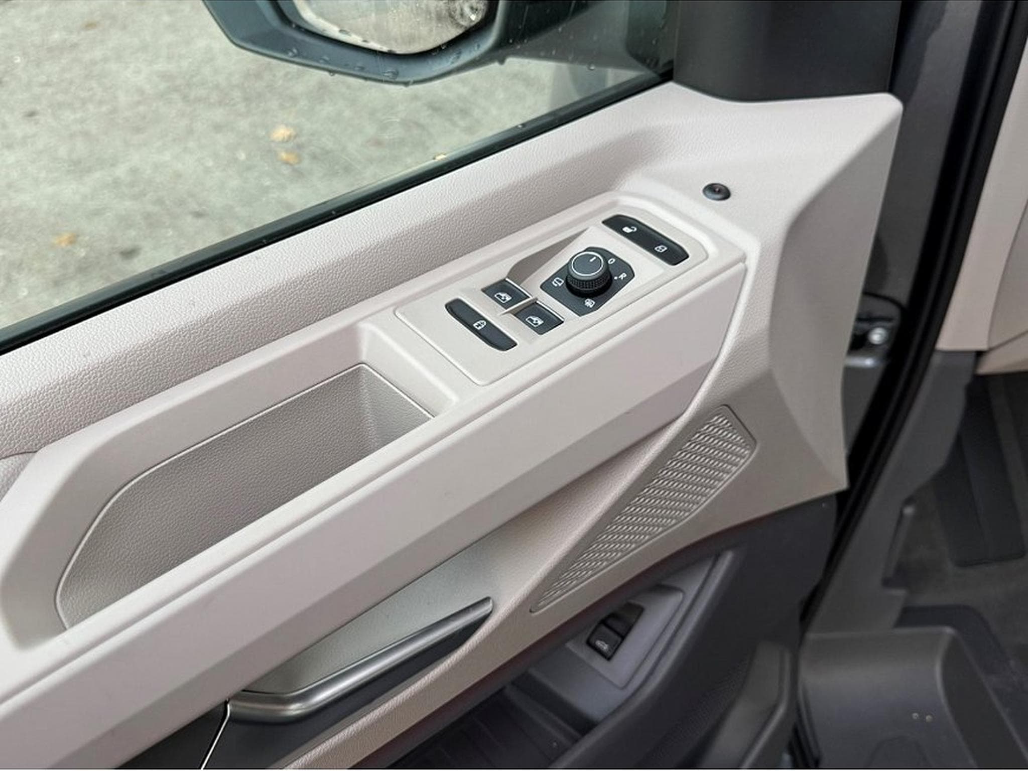 VW Multivan (2024) - Photo 8