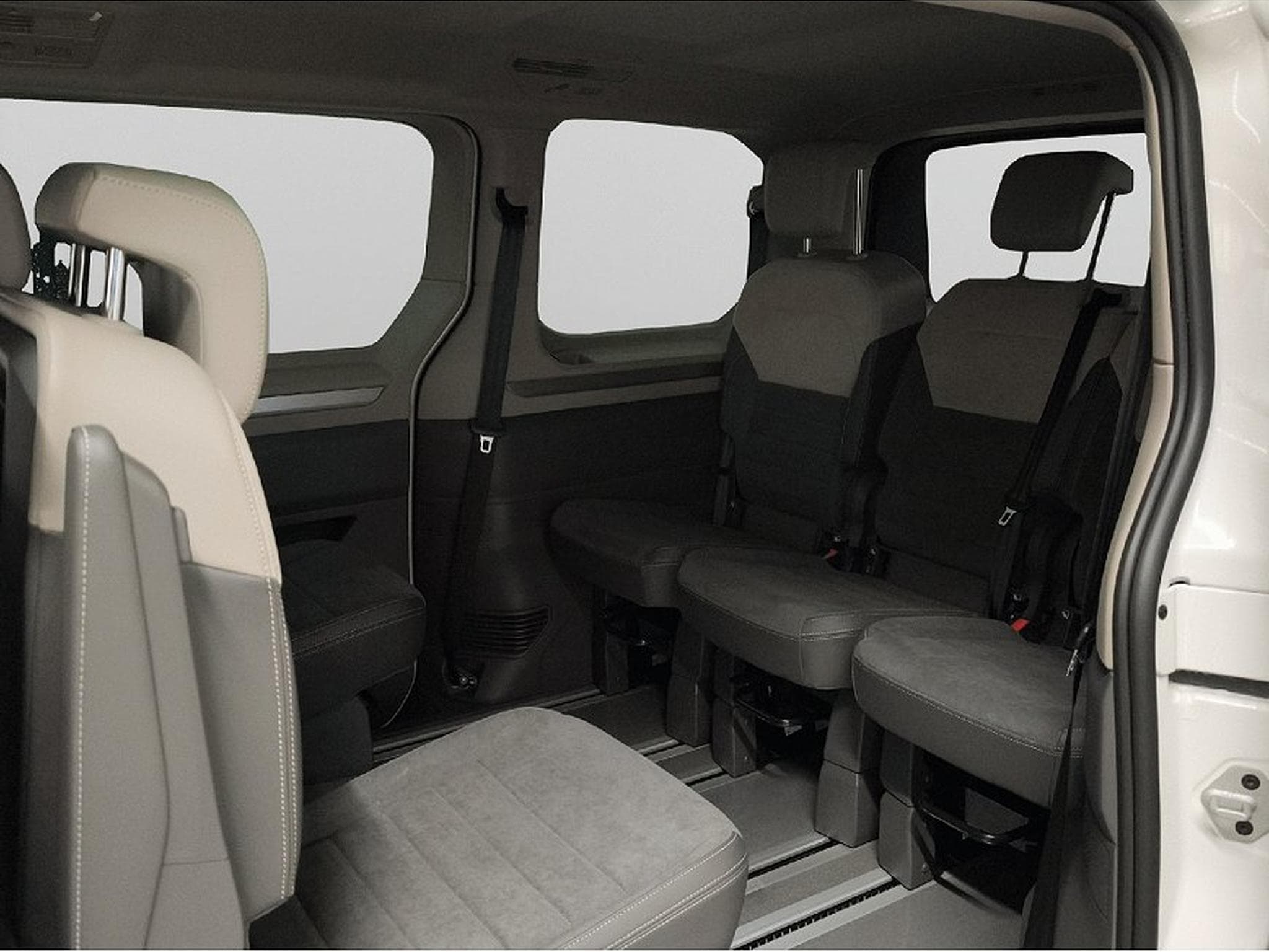 VW Multivan (2026) - Photo 10