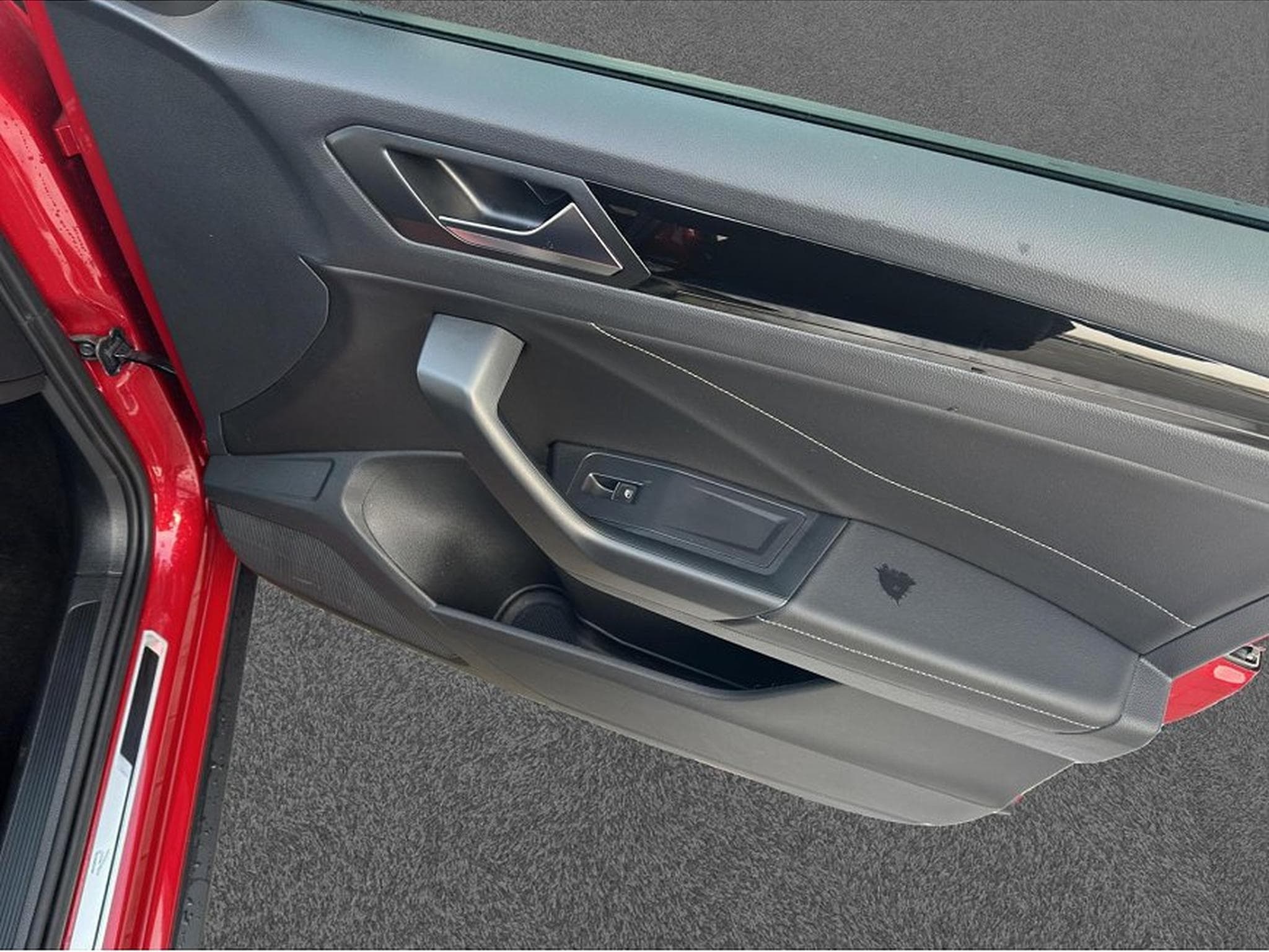 VW T-Roc (2025) - Photo 25