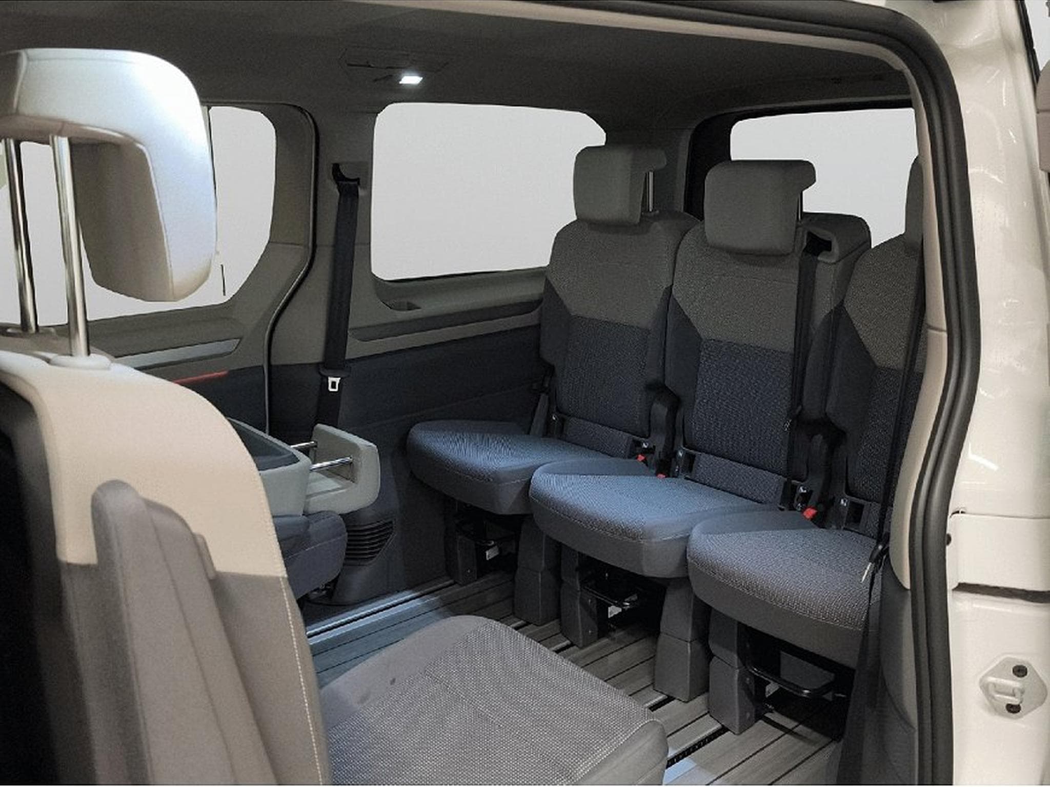 VW Multivan (2026) - Photo 10