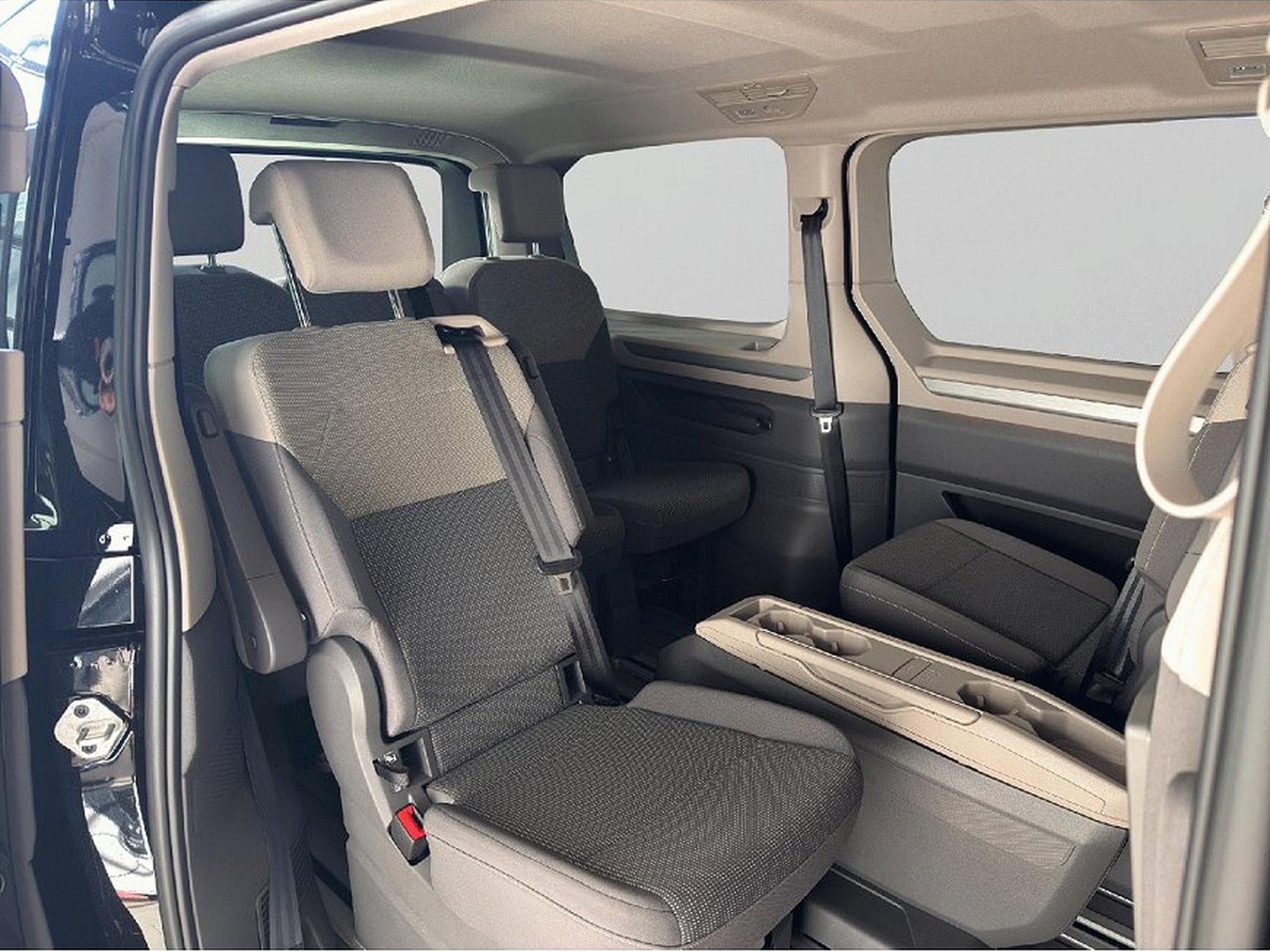 VW Multivan (2026) - Photo 21