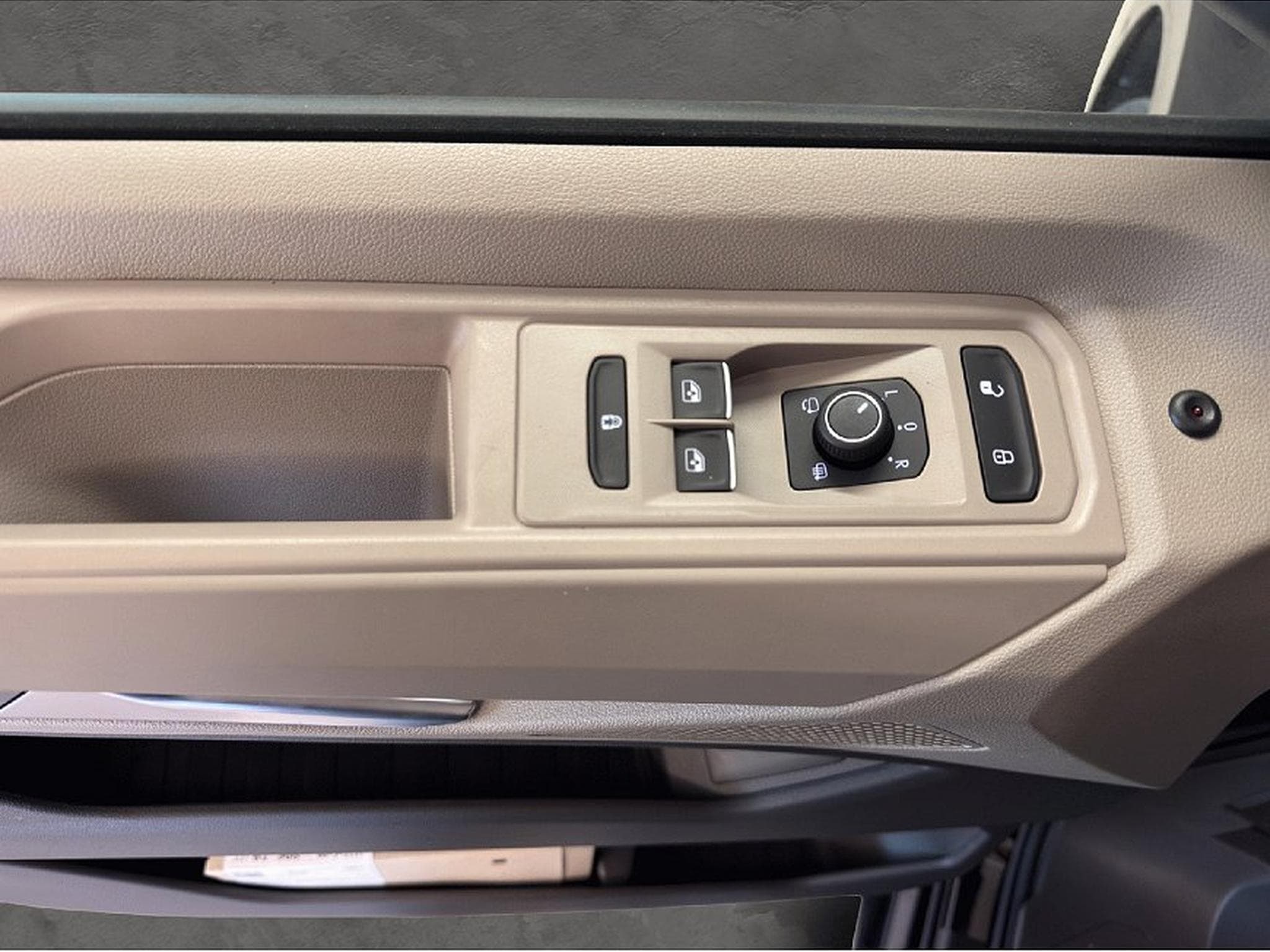 VW Multivan (2026) - Photo 10