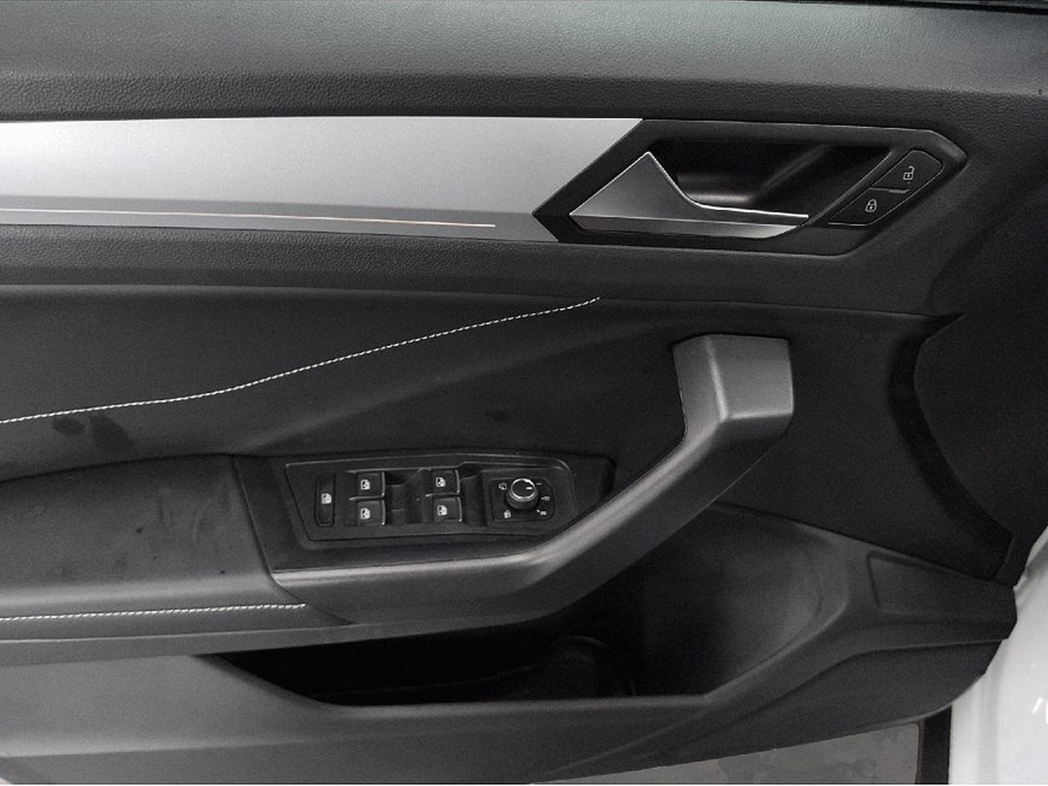 VW T-Roc (2025) - Photo 9