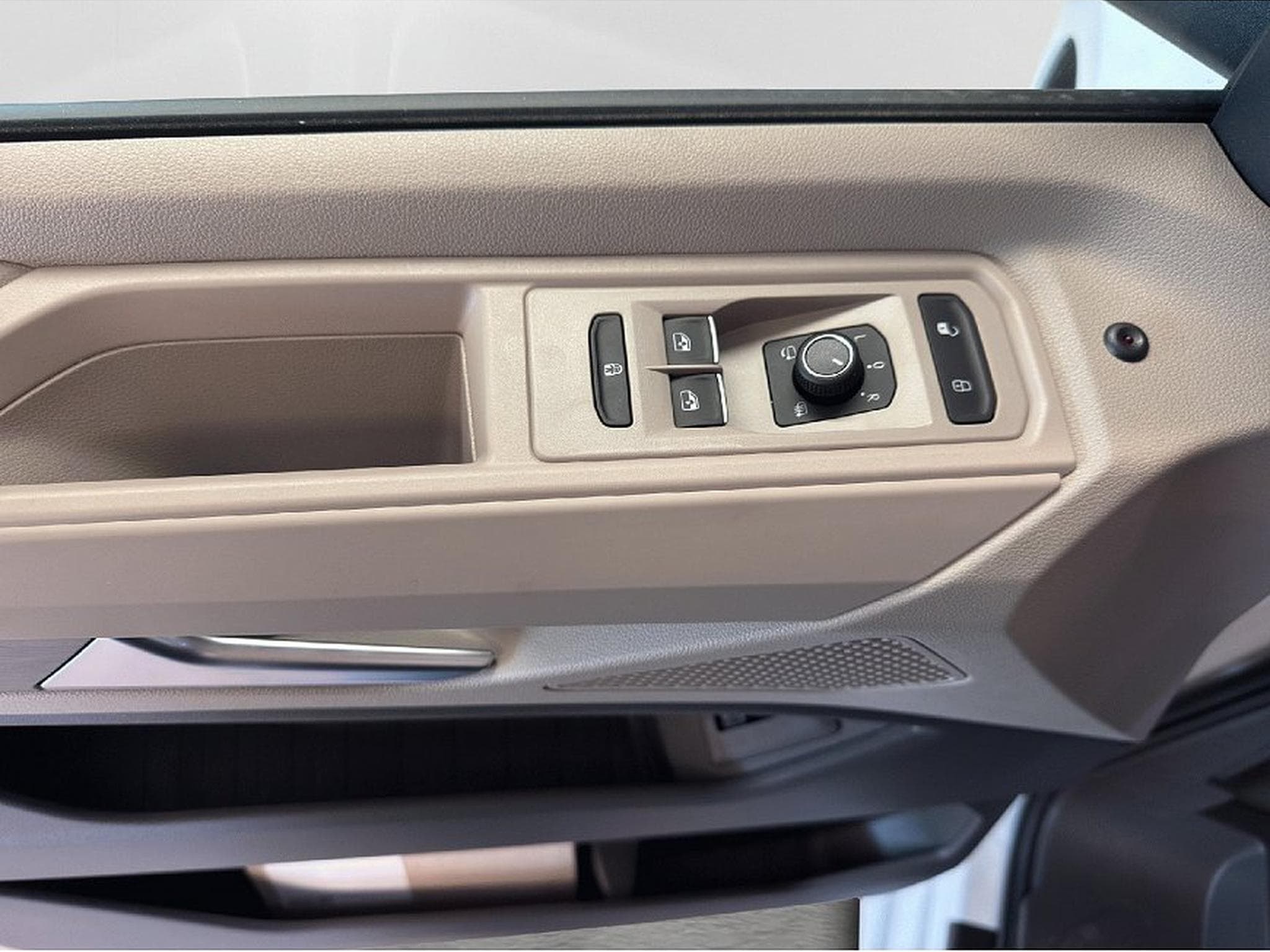 VW Multivan (2026) - Photo 10