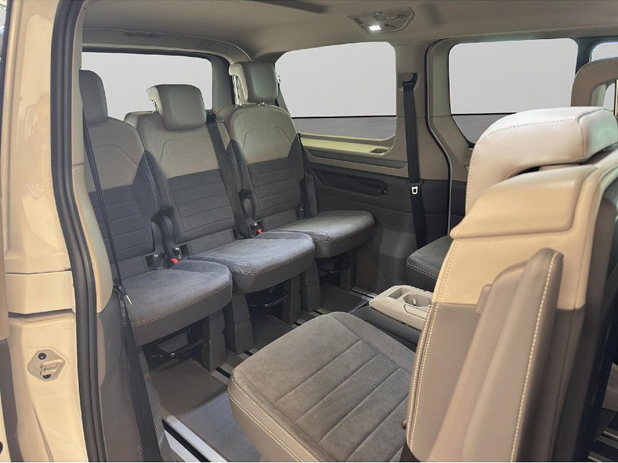 VW Multivan (2026) - Photo 21