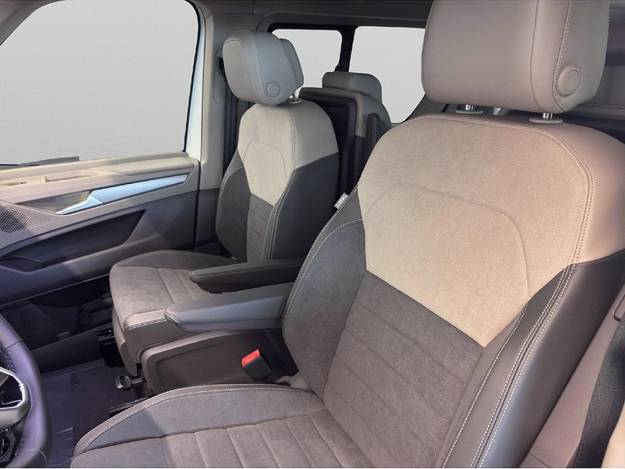 VW Multivan (2026) - Photo 9