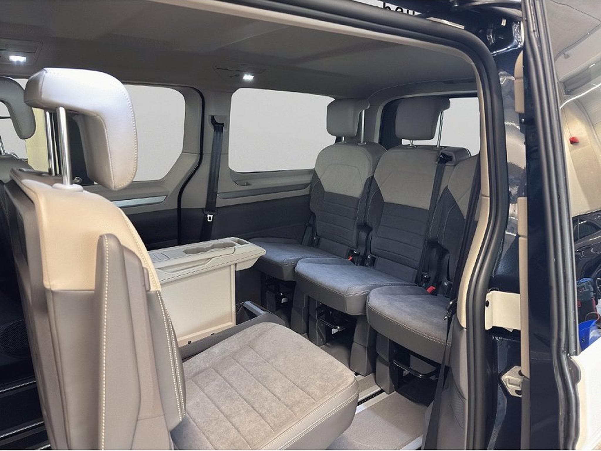 VW Multivan (2026) - Photo 10