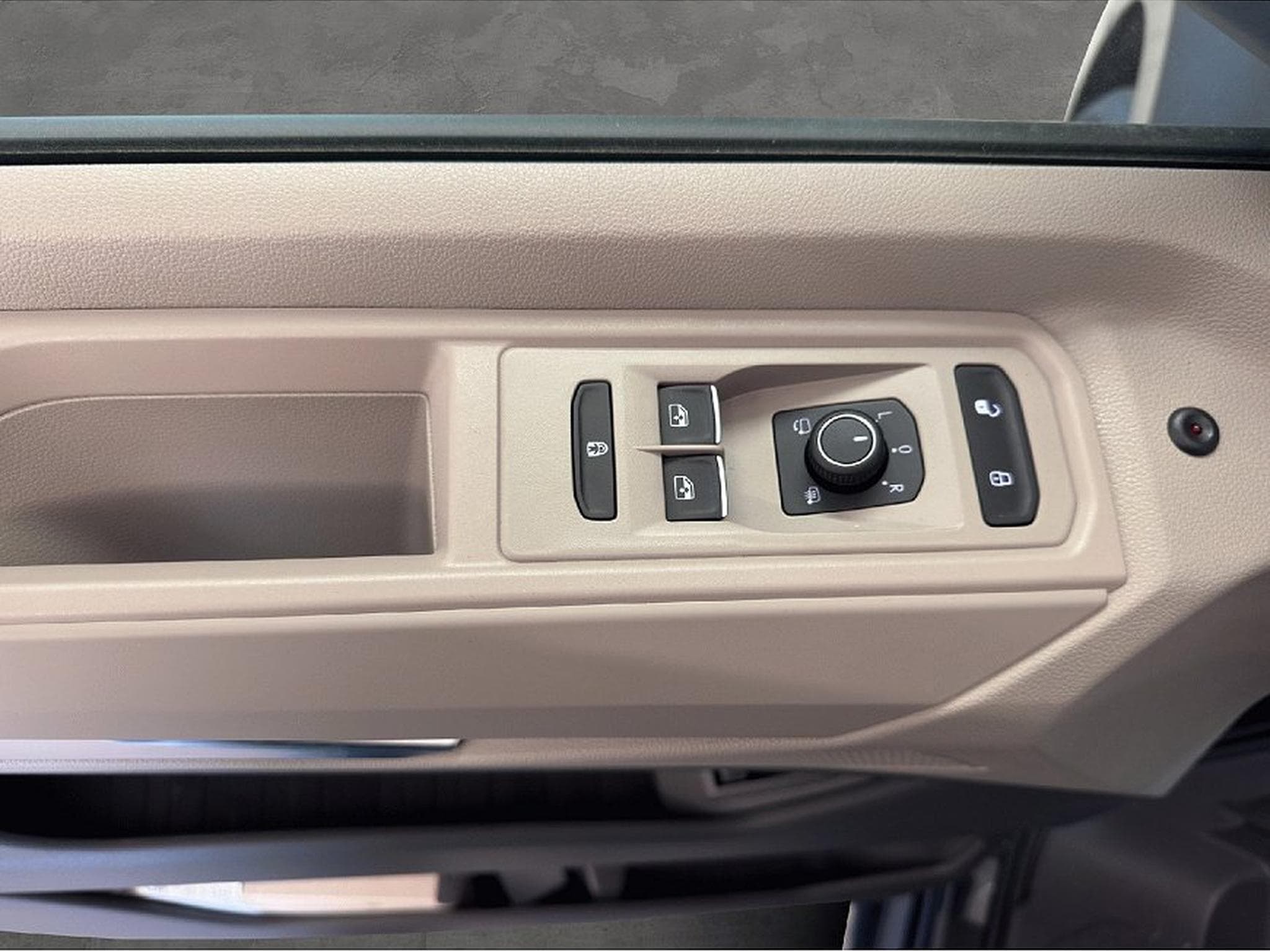 VW Multivan (2026) - Photo 10