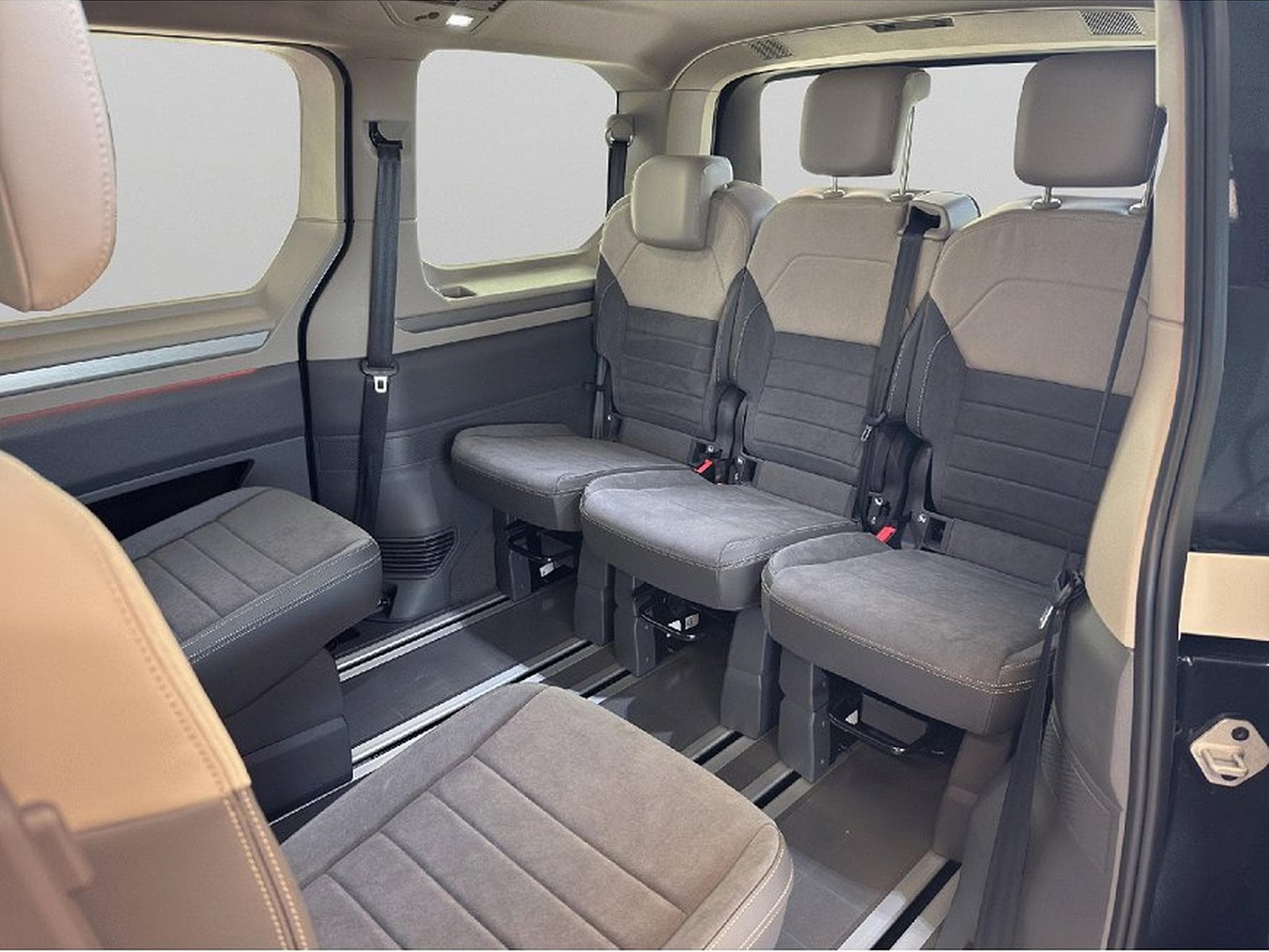 VW Multivan (2026) - Photo 11