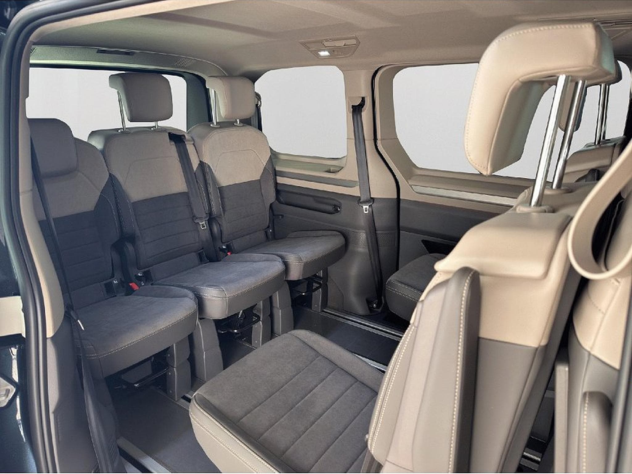 VW Multivan (2026) - Photo 21