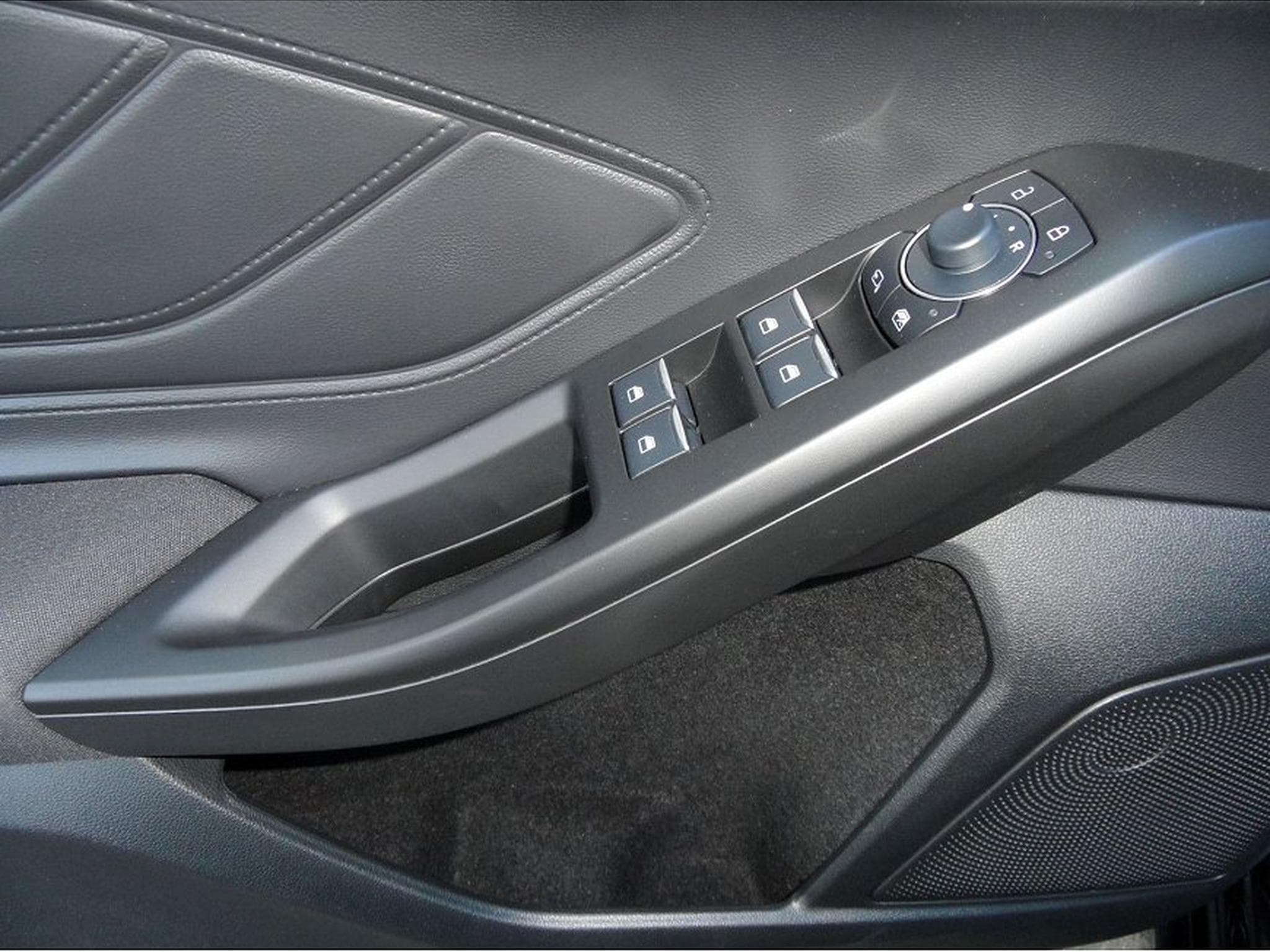 Ford Focus (2026) - Photo 12