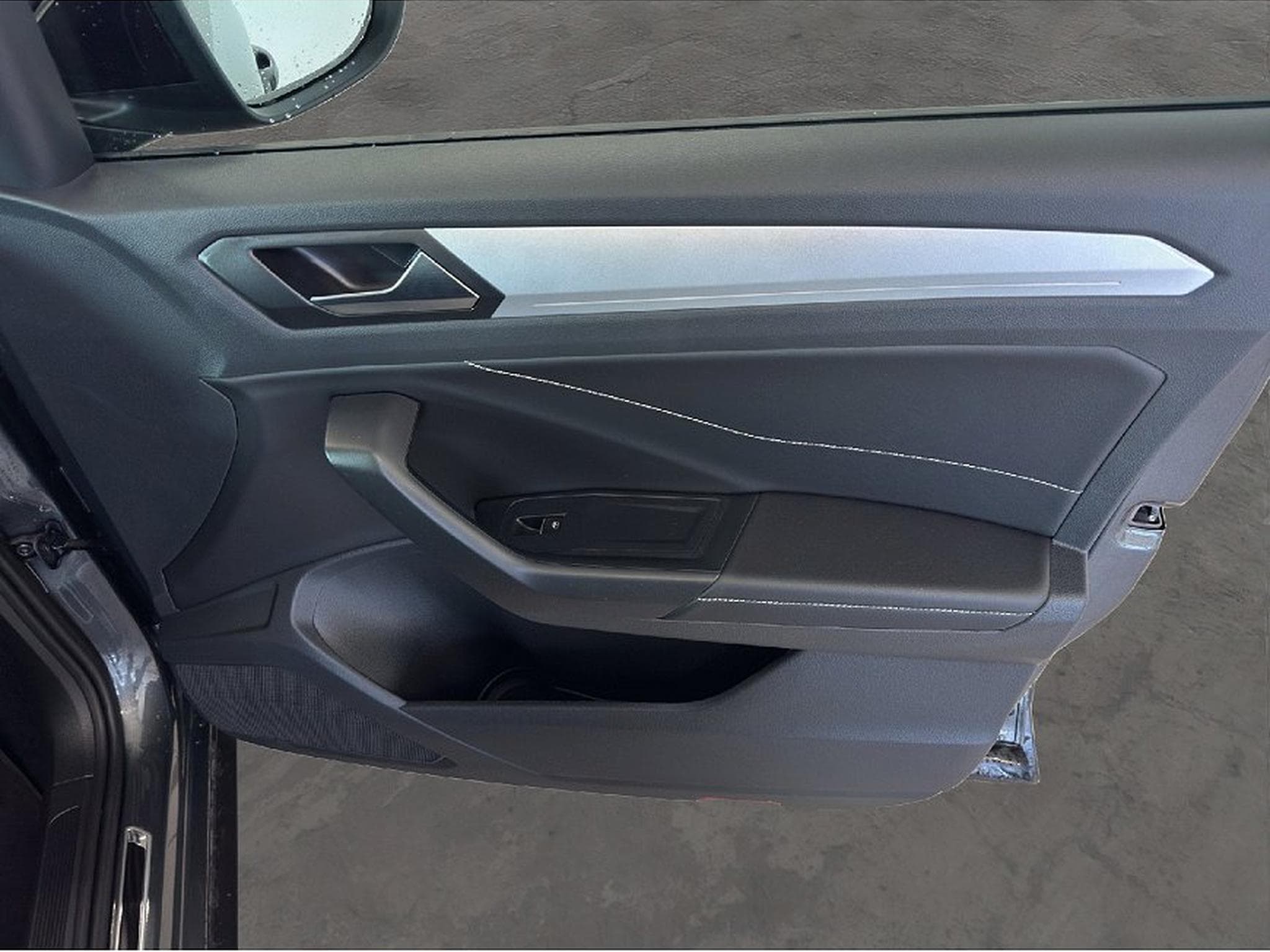 VW T-Roc (2025) - Photo 16