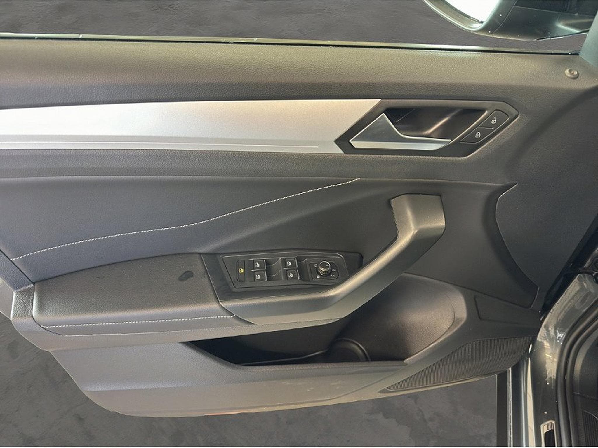 VW T-Roc (2025) - Photo 9