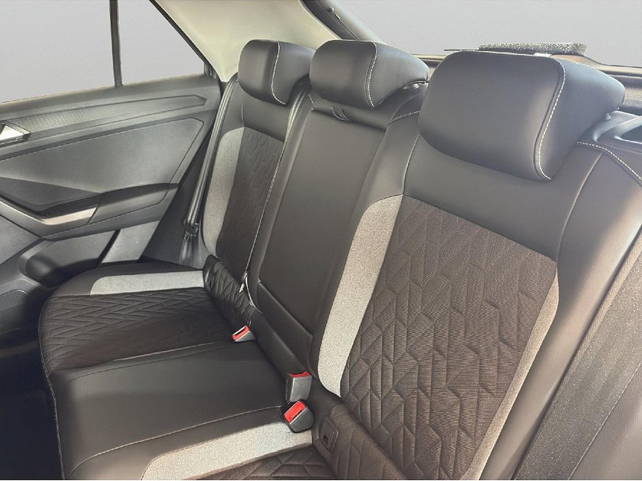 VW T-Roc (2025) - Photo 9