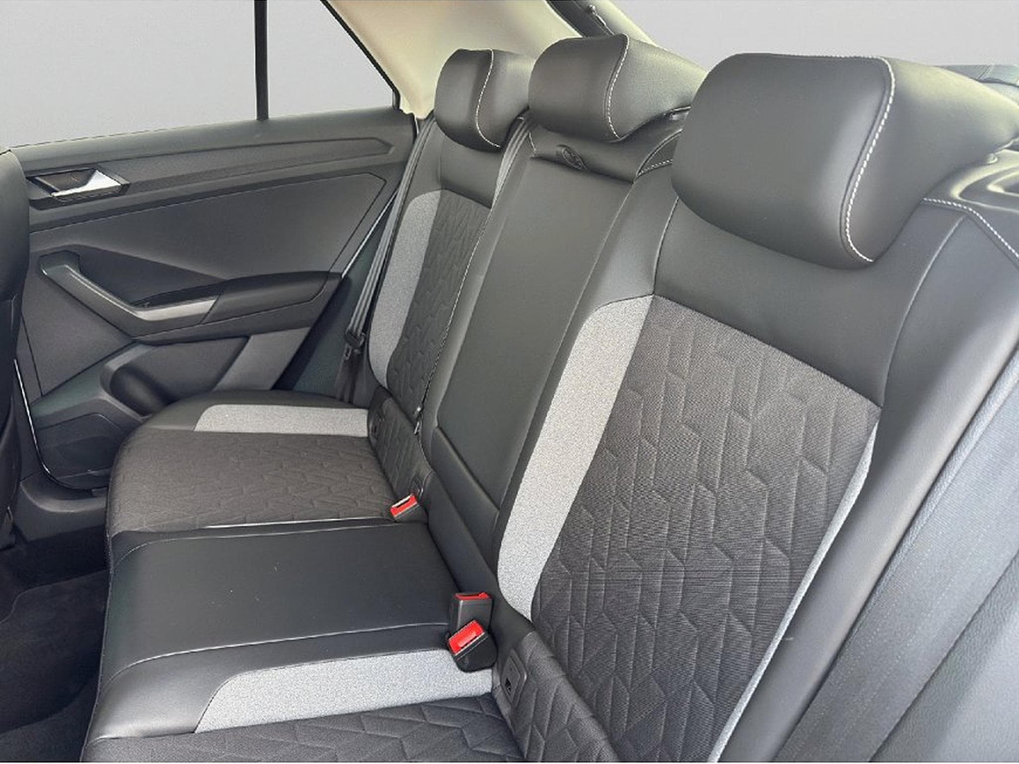 VW T-Roc (2025) - Photo 11