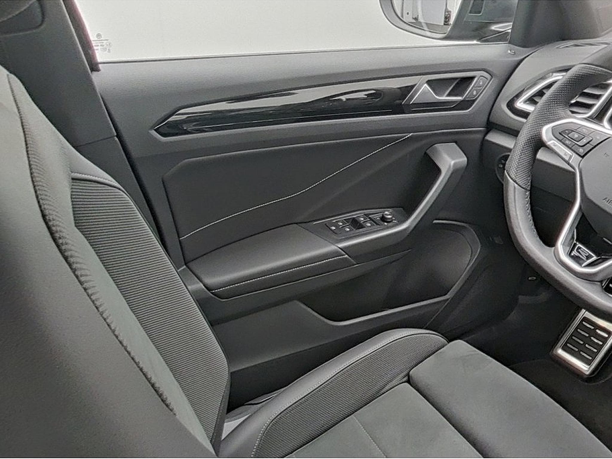 VW T-Roc (2025) - Photo 11