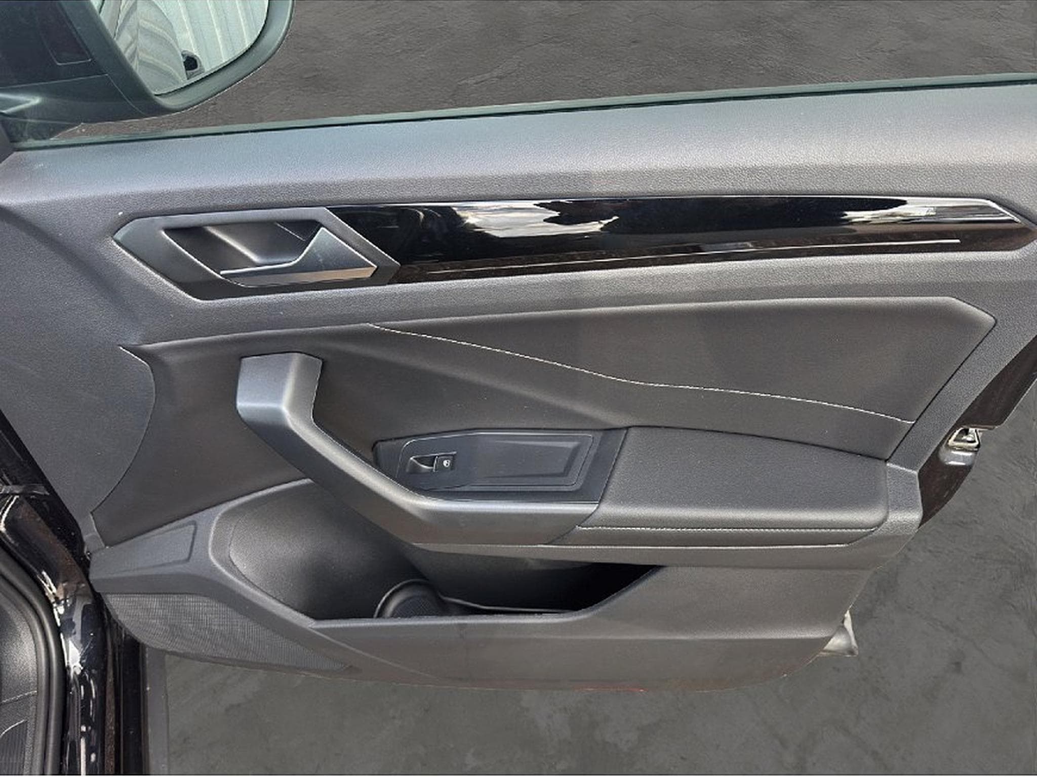 VW T-Roc (2025) - Photo 19