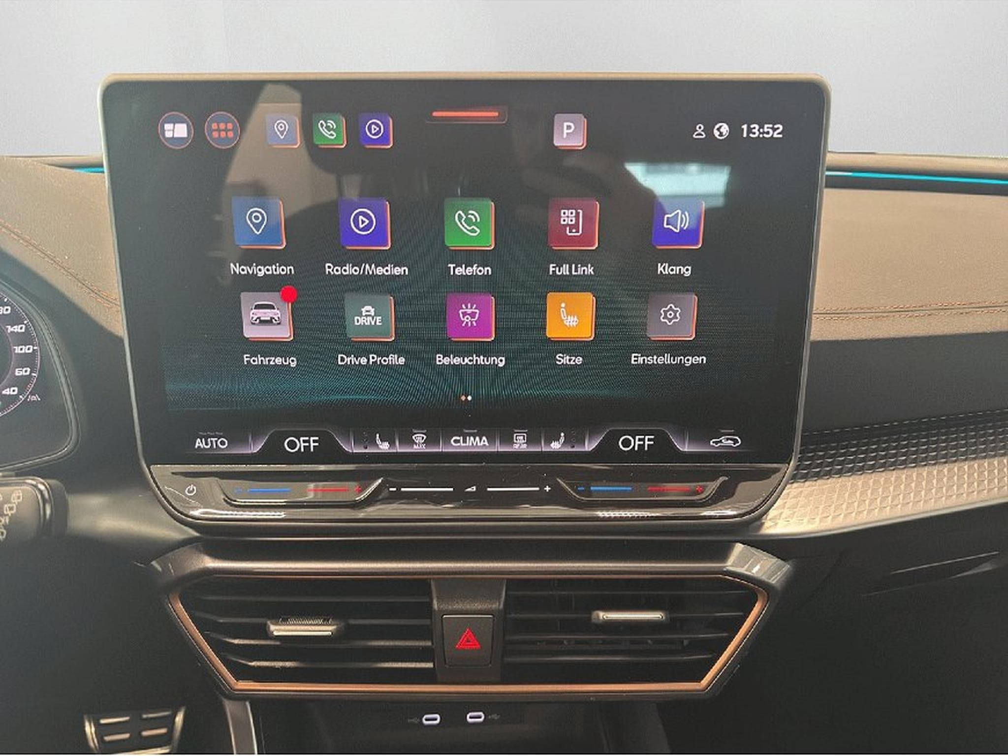 Cupra Leon (2025) - Photo 13