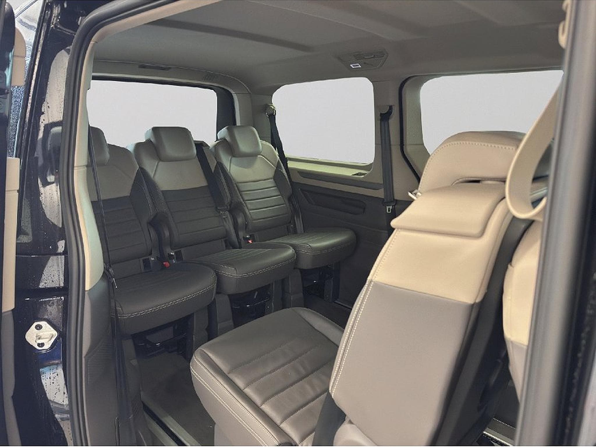 VW Multivan (2024) - Photo 21