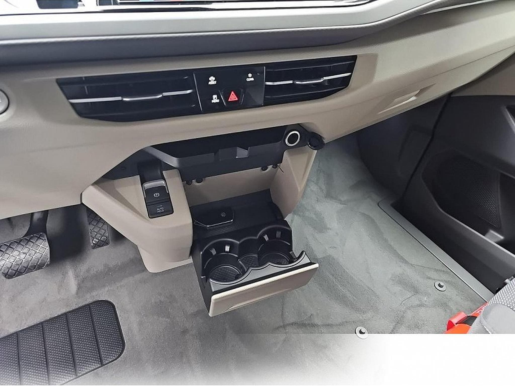 VW Multivan (2026) - Photo 11