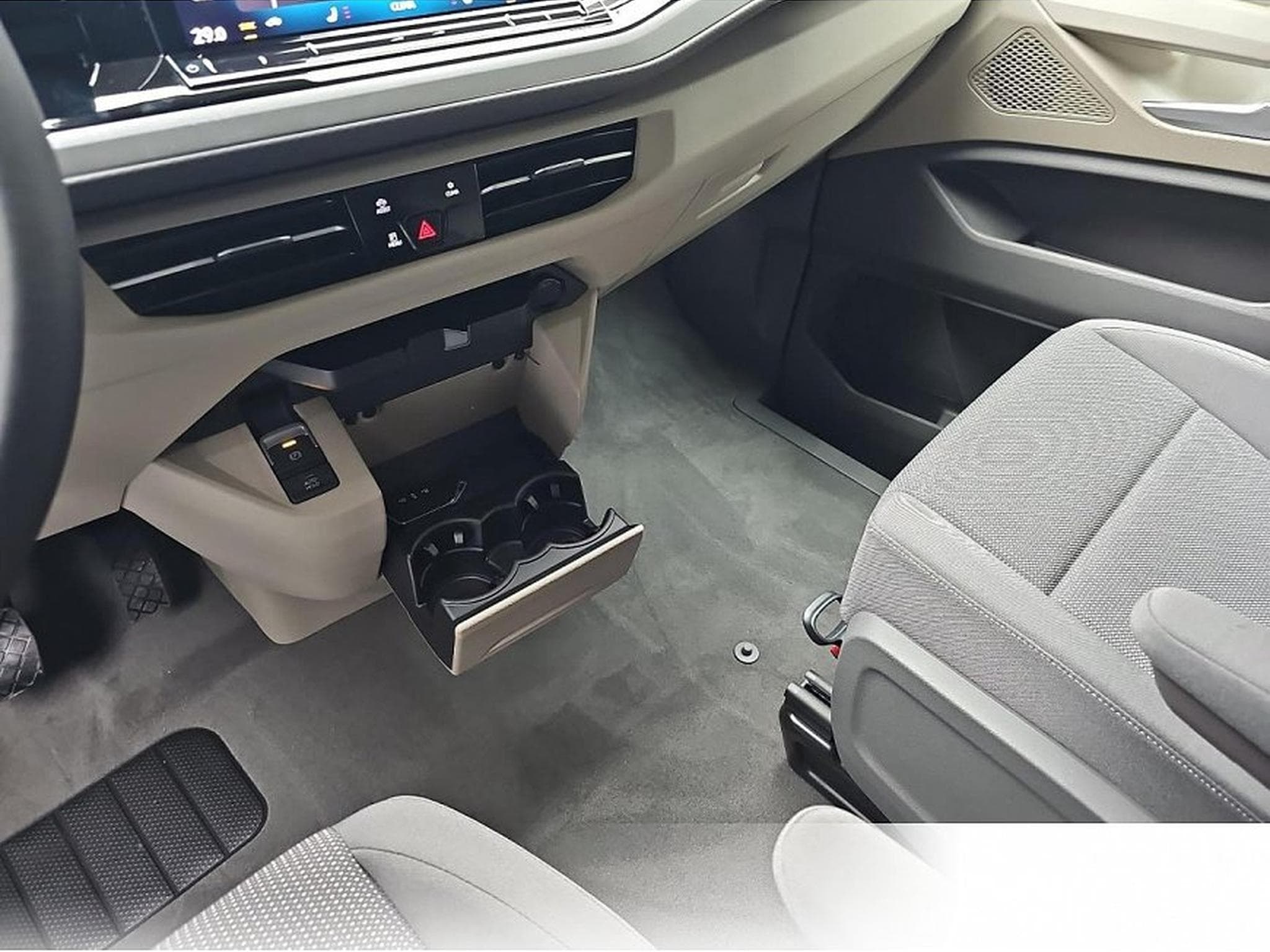 VW Multivan (2026) - Photo 11