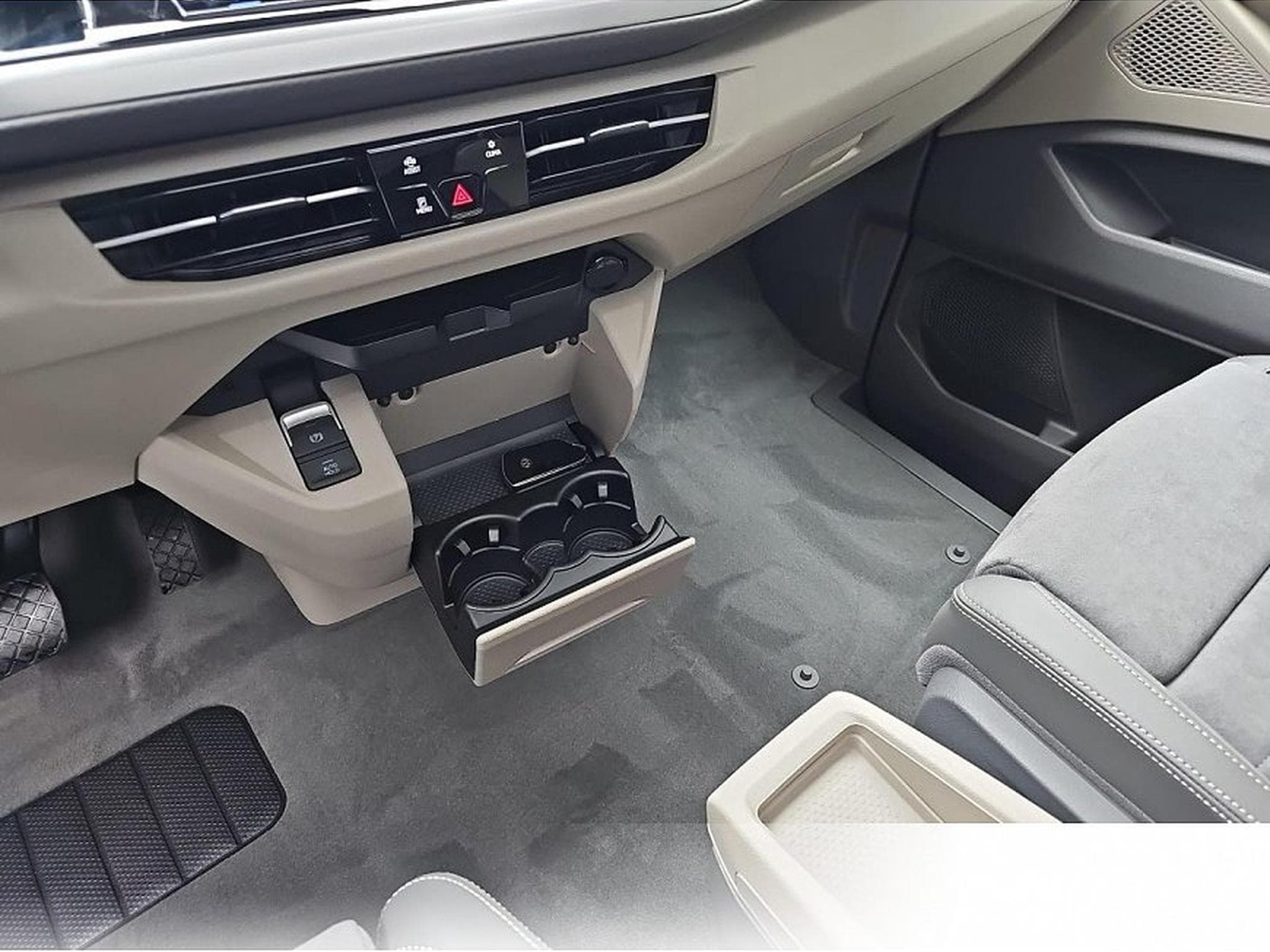 VW Multivan (2026) - Photo 11