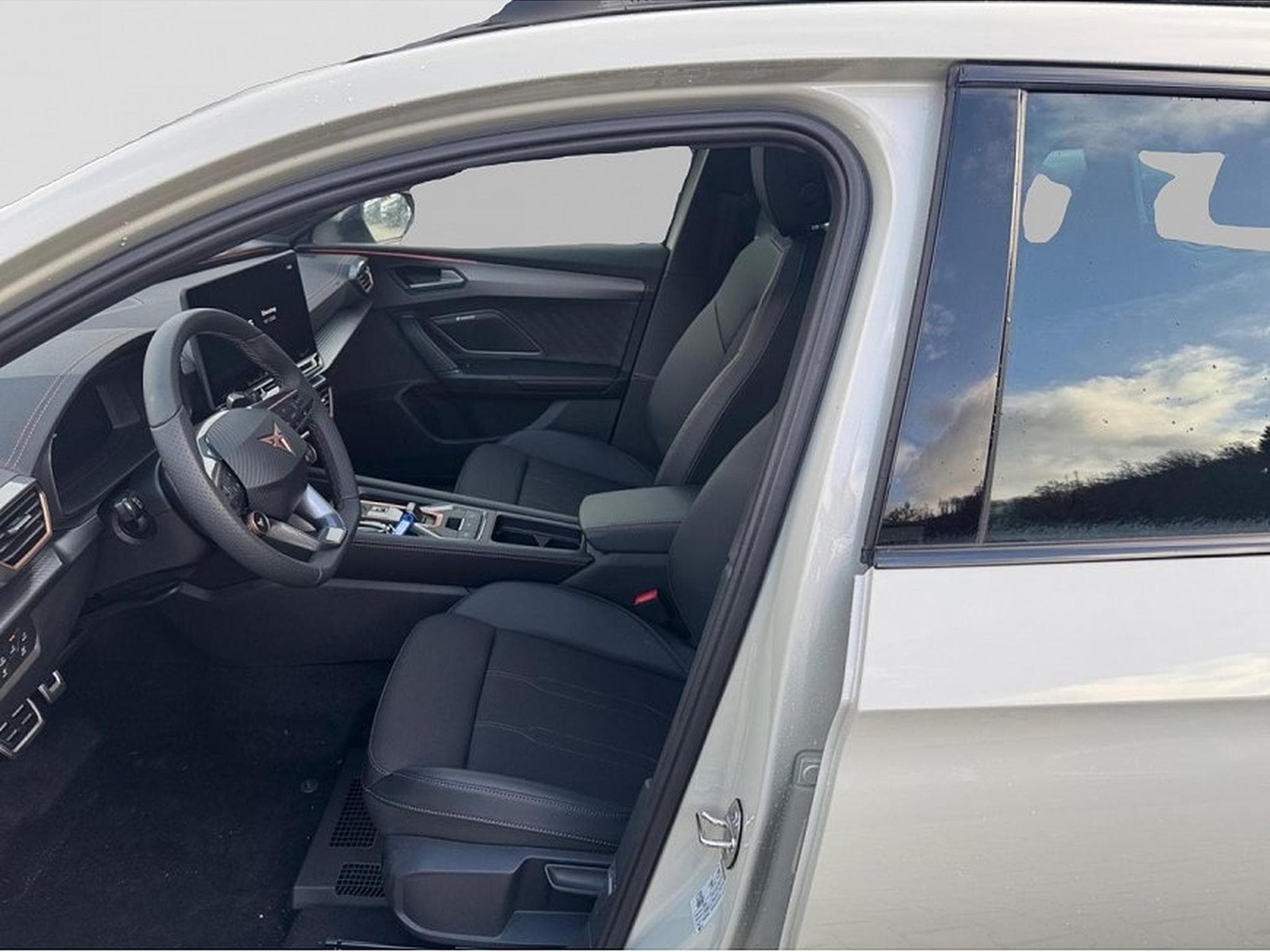 Cupra Leon (2025) - Photo 5