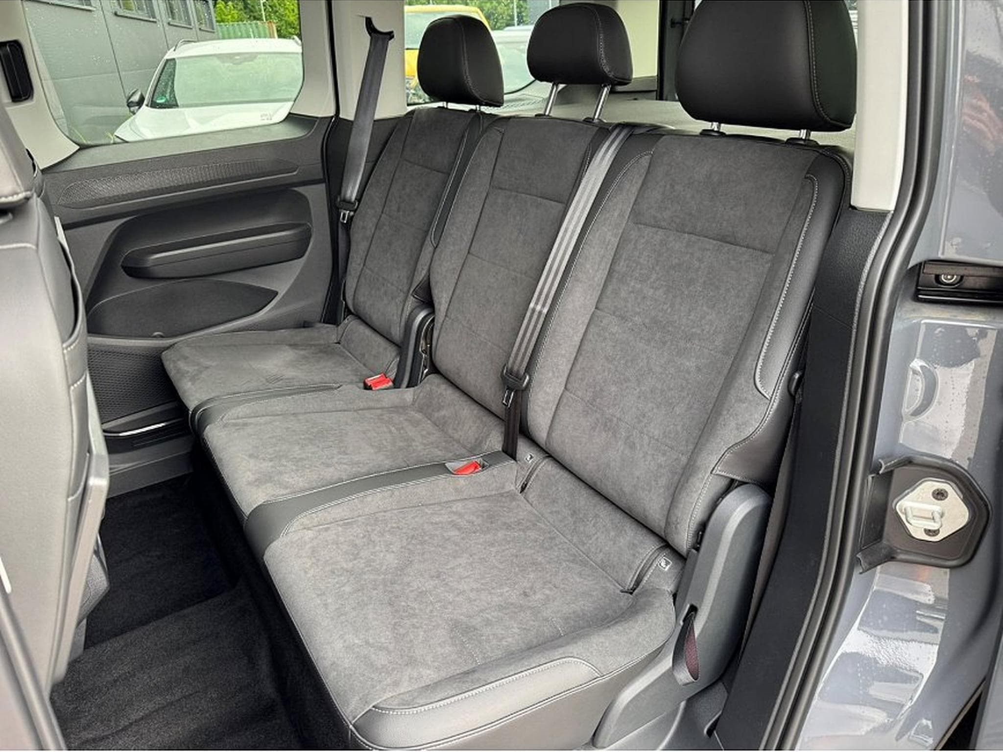 VW Caddy (2025) - Photo 9