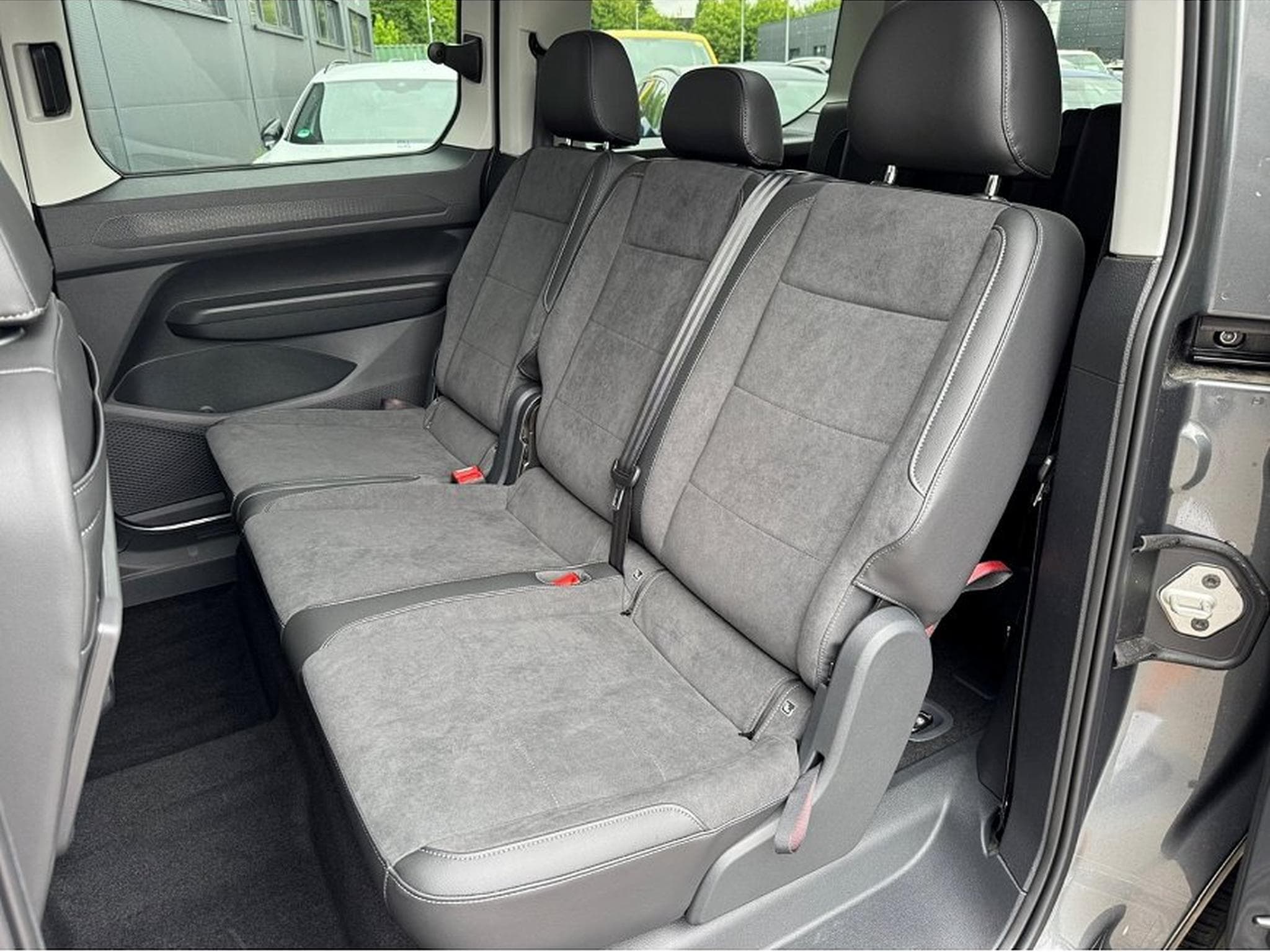 VW Caddy (2025) - Photo 13