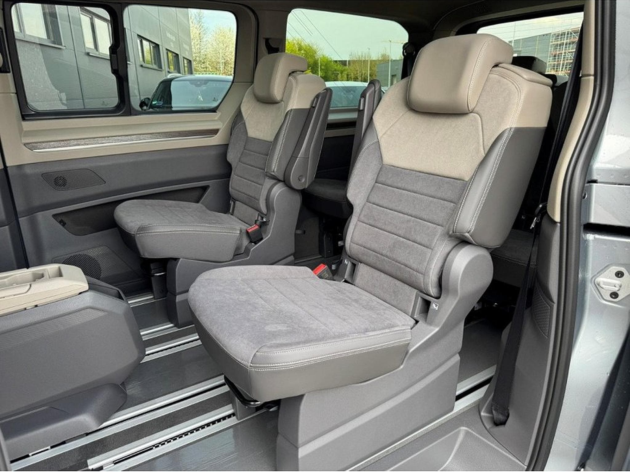 VW Multivan (2025) - Photo 10