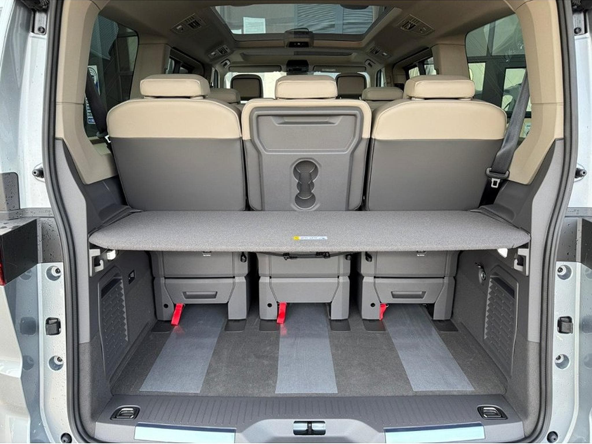 VW Multivan (2025) - Photo 11