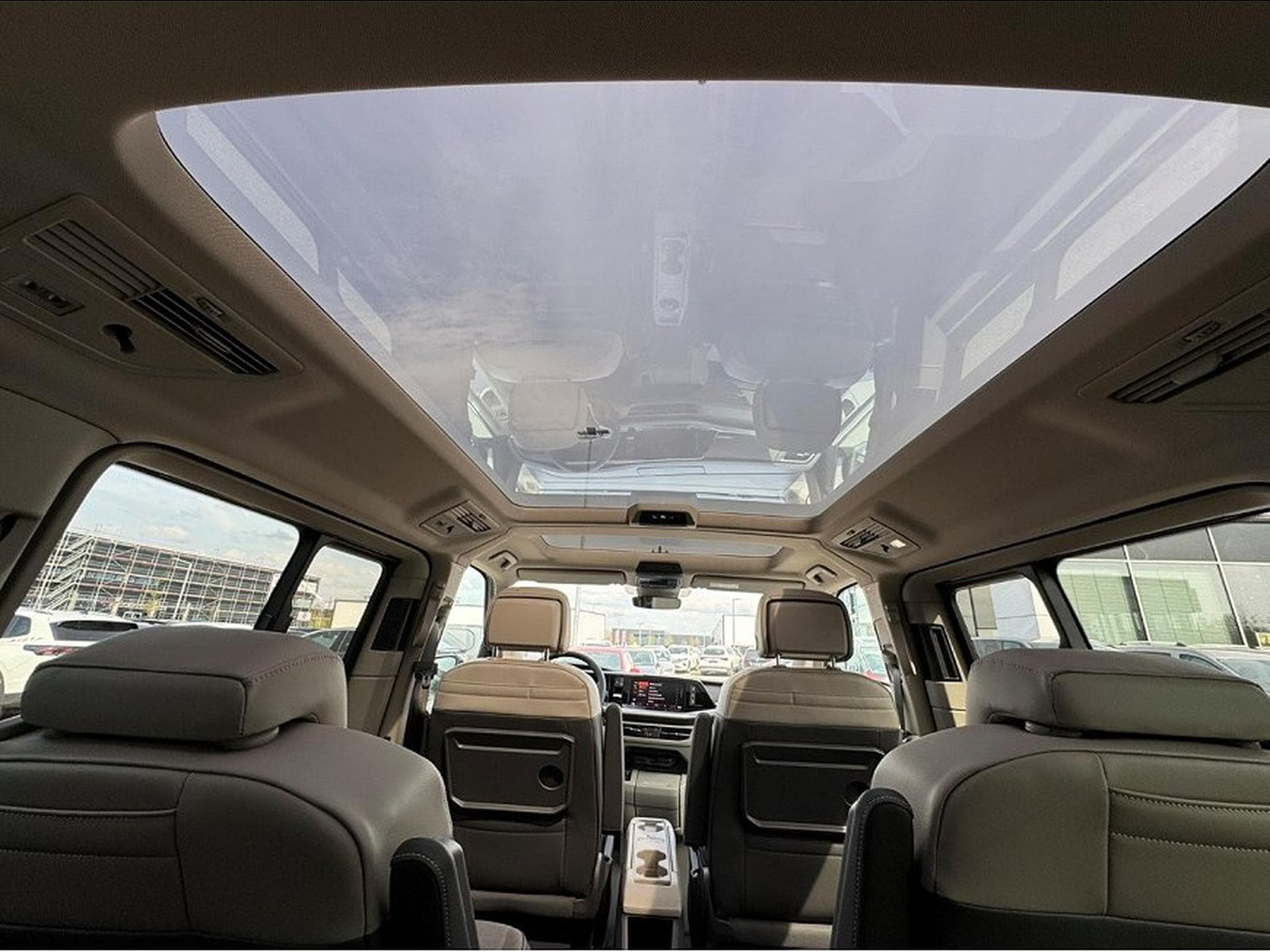 VW Multivan (2025) - Photo 8