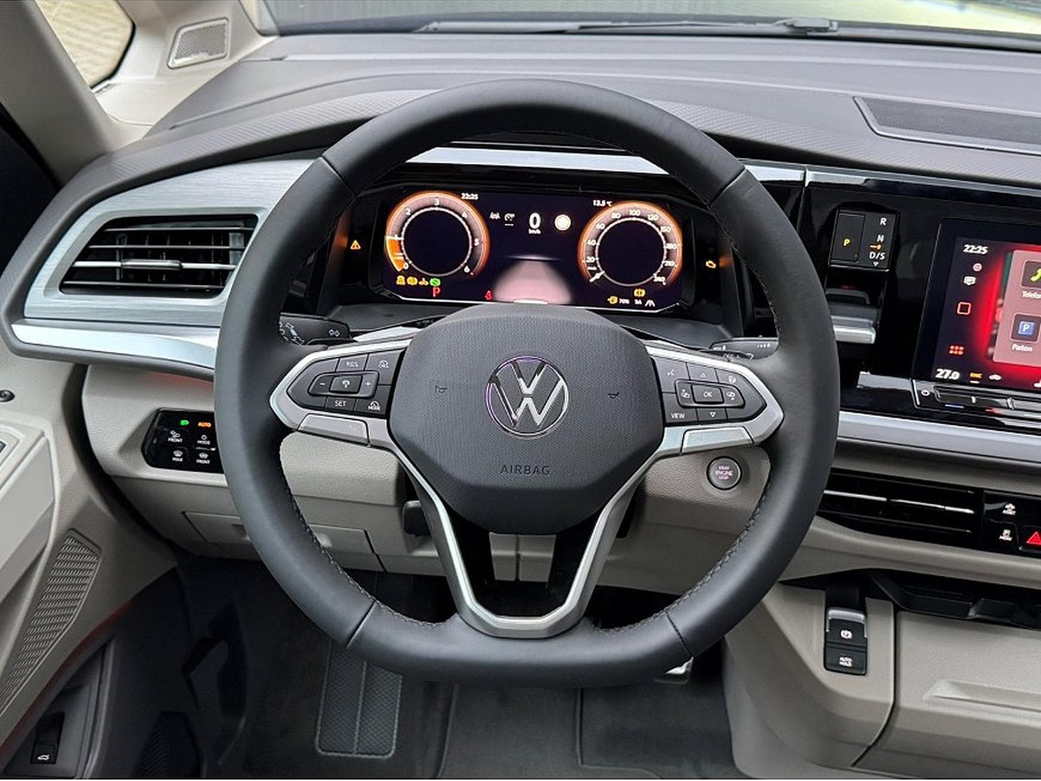 VW Multivan (2024) - Photo 9