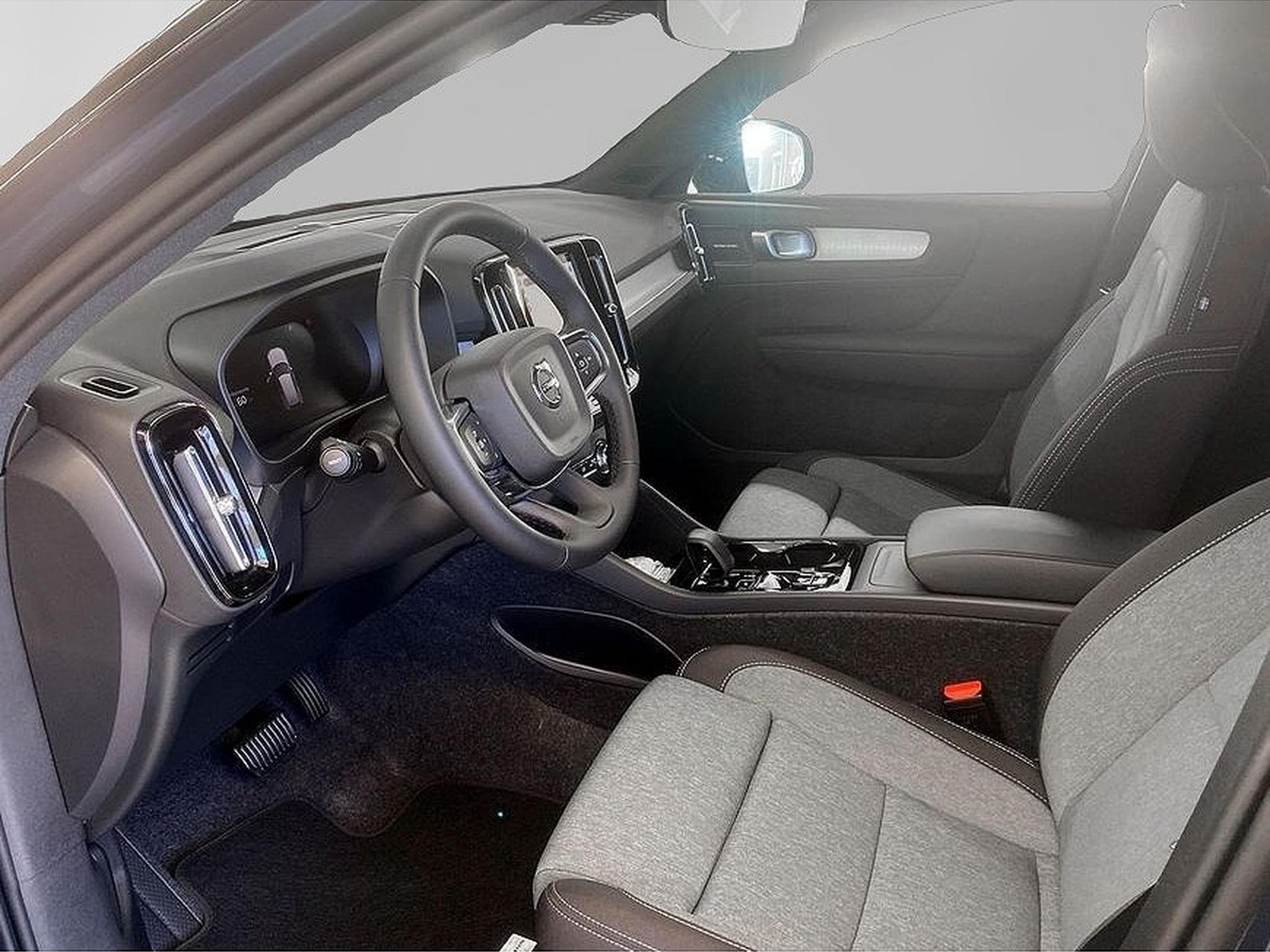 Volvo XC40 (2024) - Photo 6