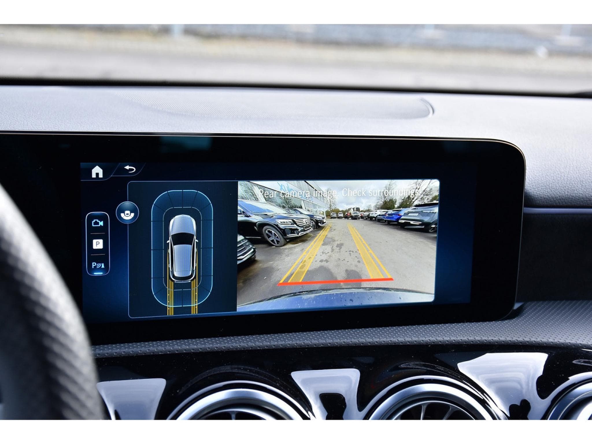 Mercedes A 200 AMG Line 7G-Tronic GPS LANE CAM PARK KEYLESS 1° MAIN (2025) - Photo 17