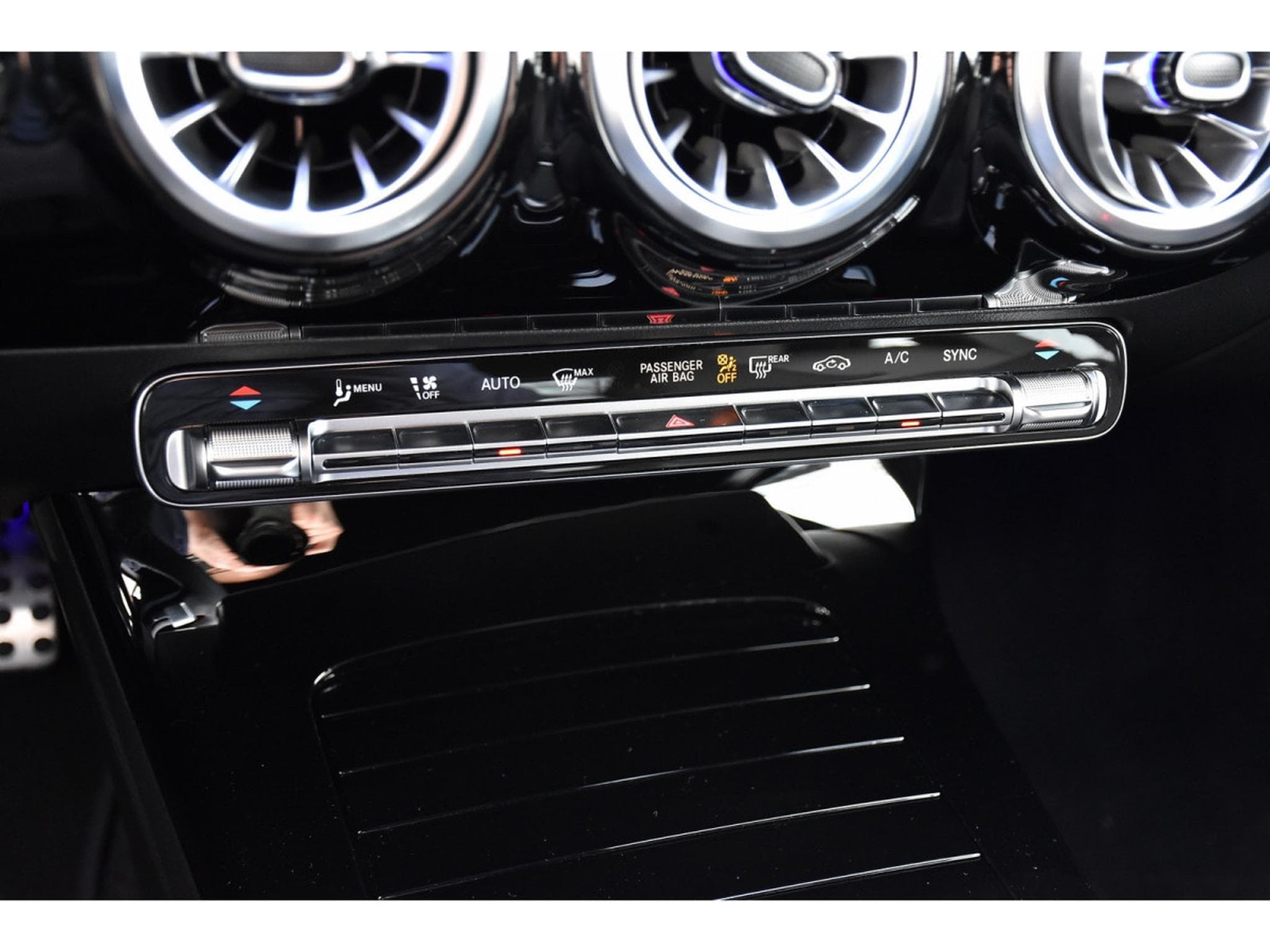 Mercedes A 200 AMG Line 7G-Tronic GPS LANE CAM PARK KEYLESS 1° MAIN (2025) - Photo 19