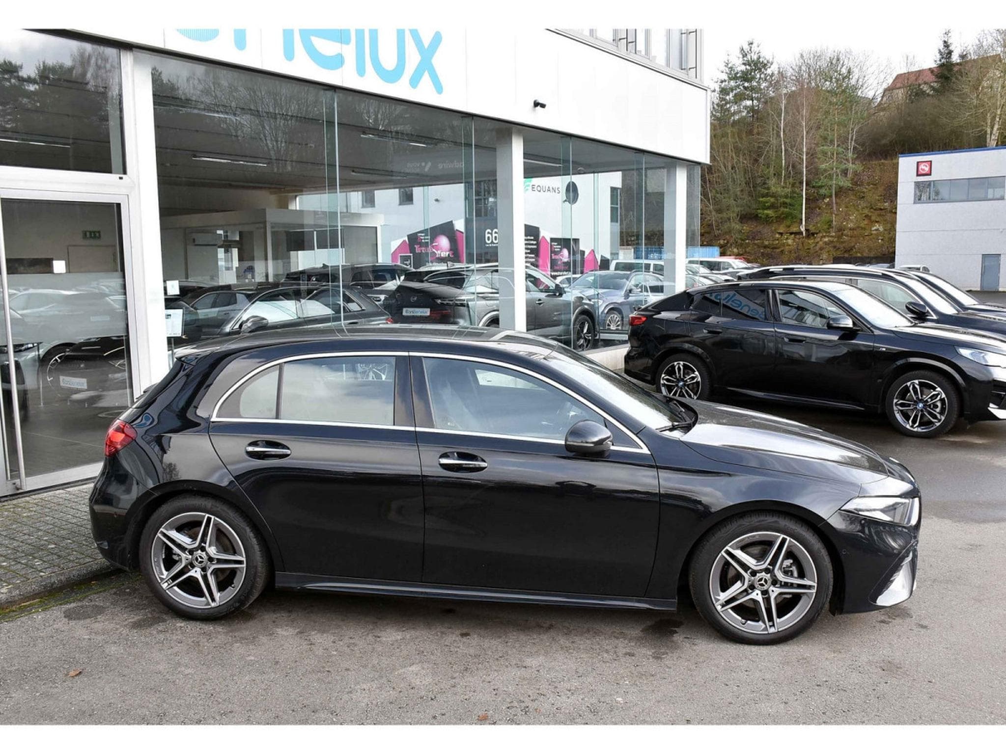 Mercedes A 200 AMG Line 7G-Tronic GPS LANE CAM PARK KEYLESS 1° MAIN (2025) - Photo 3