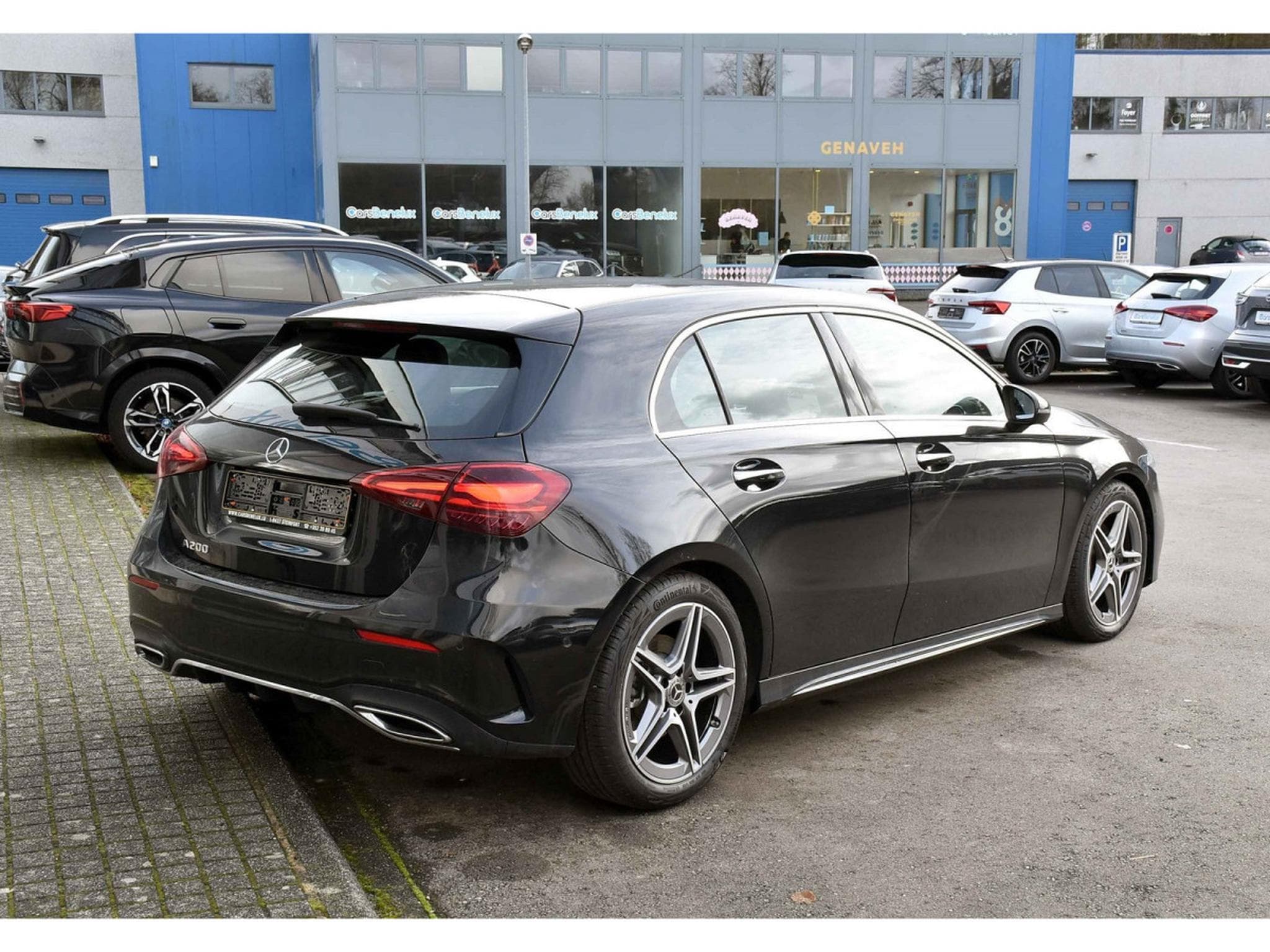 Mercedes A 200 AMG Line 7G-Tronic GPS LANE CAM PARK KEYLESS 1° MAIN (2025) - Photo 4