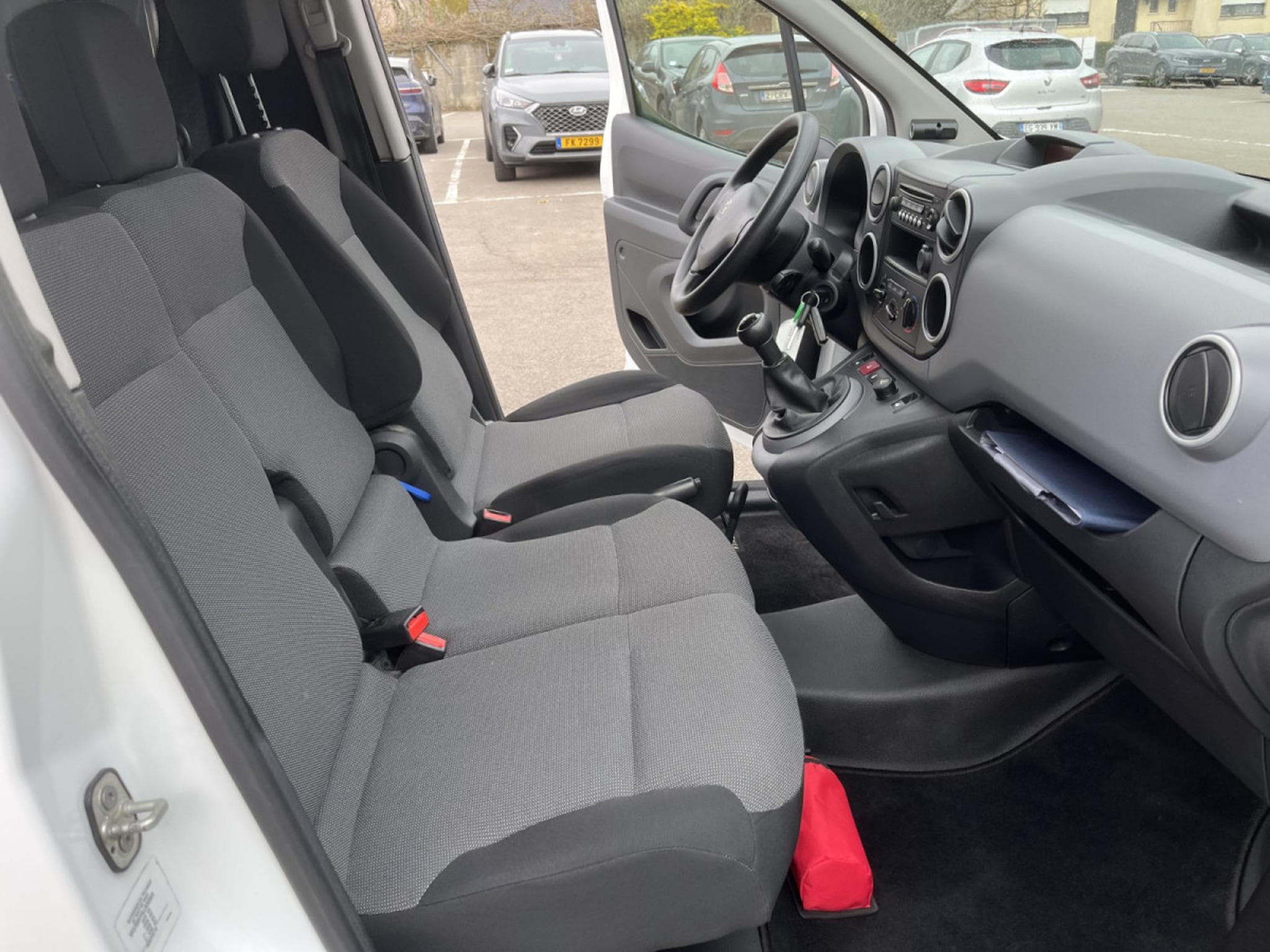 Peugeot Partner 1.6 Blue Hdi 100cv 3 places Clim Tempomat PDC 18.000km! (2018) - Foto 10