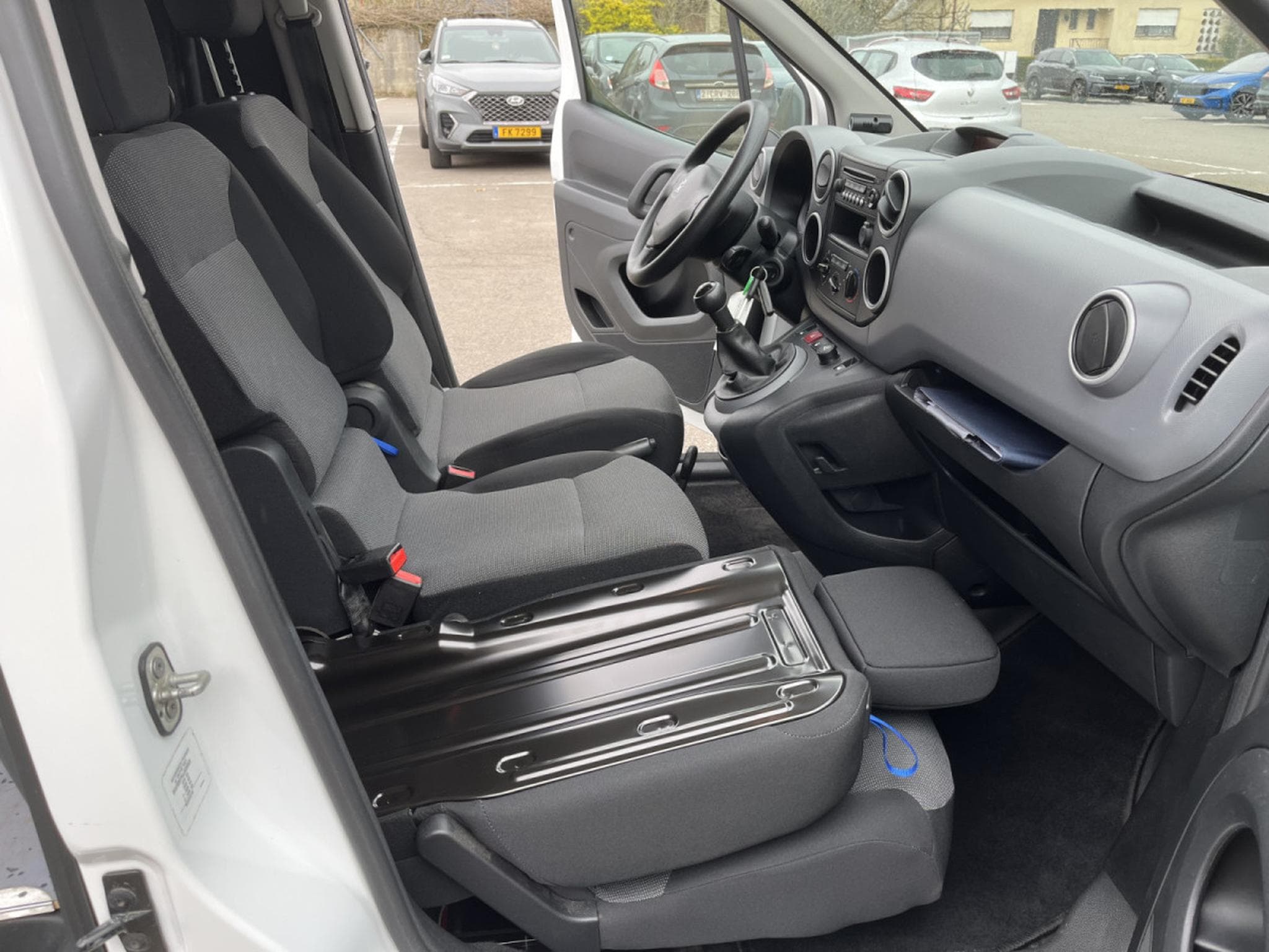 Peugeot Partner 1.6 Blue Hdi 100cv 3 places Clim Tempomat PDC 18.000km! (2018) - Foto 11