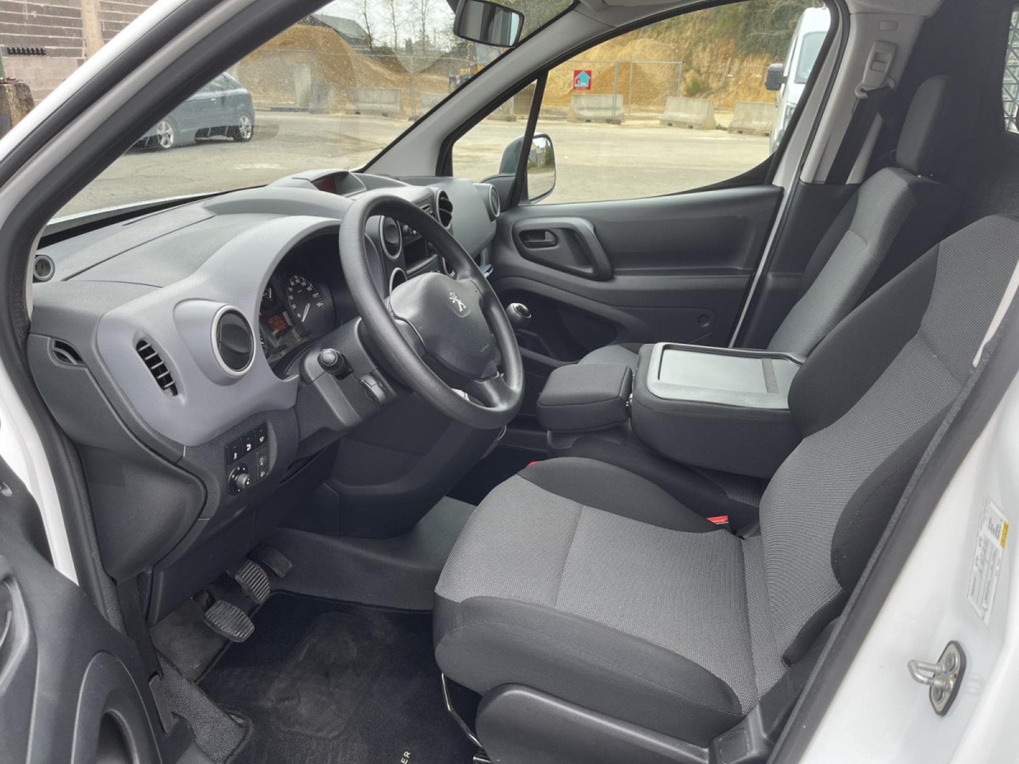 Peugeot Partner 1.6 Blue Hdi 100cv 3 places Clim Tempomat PDC 18.000km! (2018) - Foto 17