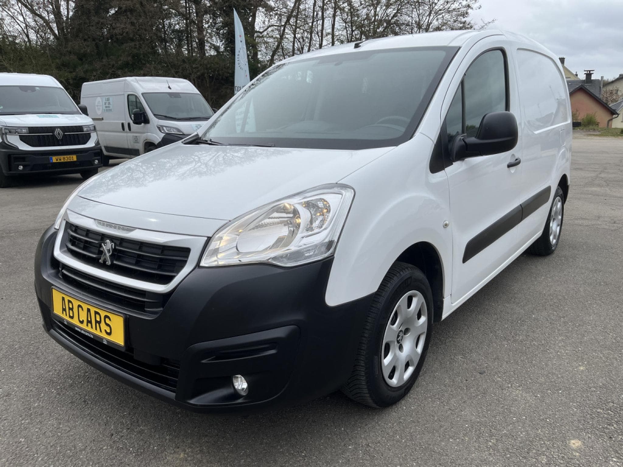 Peugeot Partner 1.6 Blue Hdi 100cv 3 places Clim Tempomat PDC 18.000km! (2018) - Foto 18