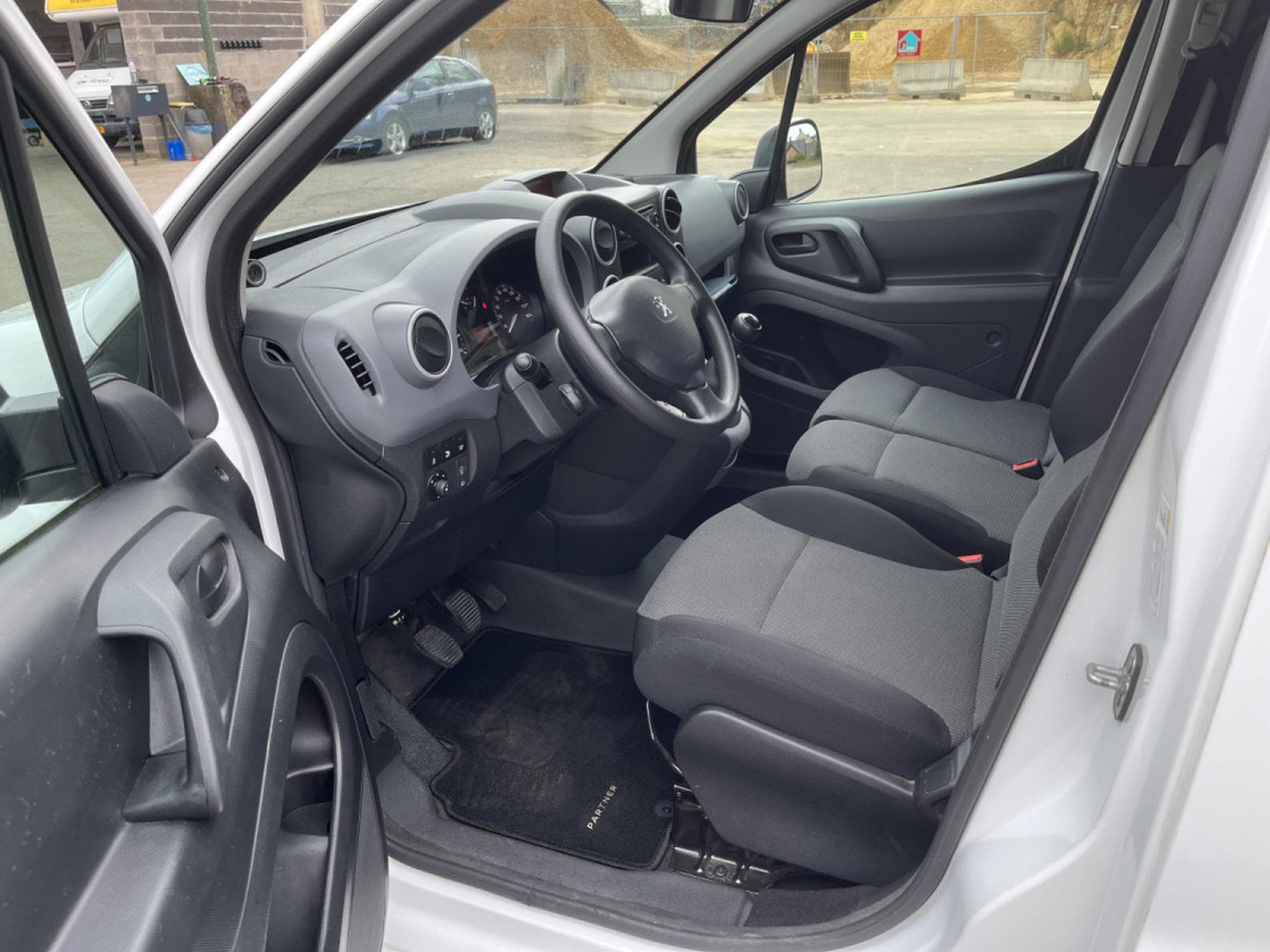 Peugeot Partner 1.6 Blue Hdi 100cv 3 places Clim Tempomat PDC 18.000km! (2018) - Foto 9