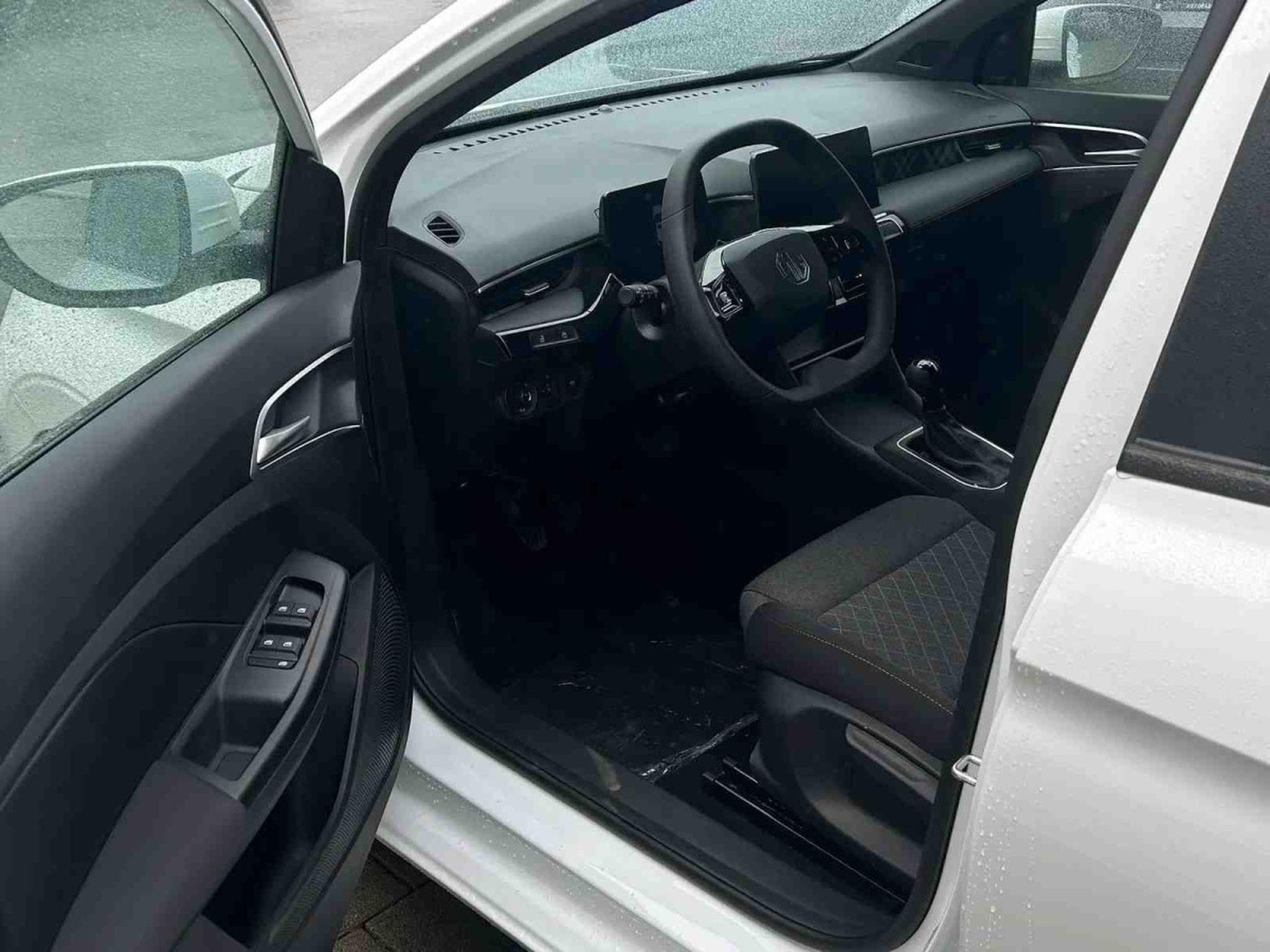 MG MG3 1.5 T-GDI 116 Comfort (2025) - Photo 7