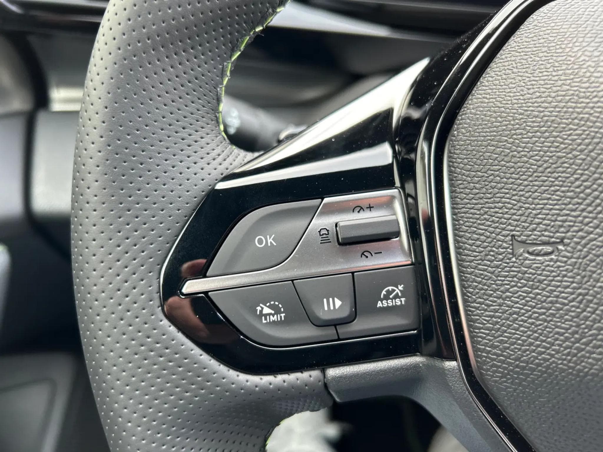 Peugeot 308 1.2 PureTech 145 e-DSC6 GT (2025) - Photo 10