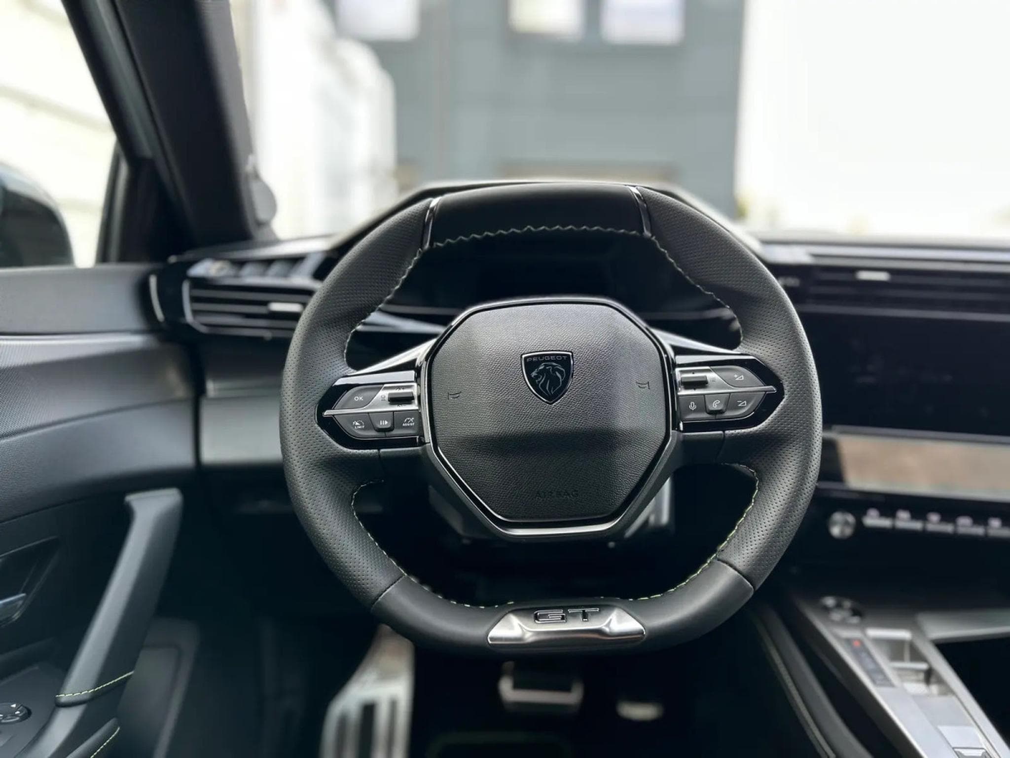 Peugeot 308 1.2 PureTech 145 e-DSC6 GT (2025) - Photo 14