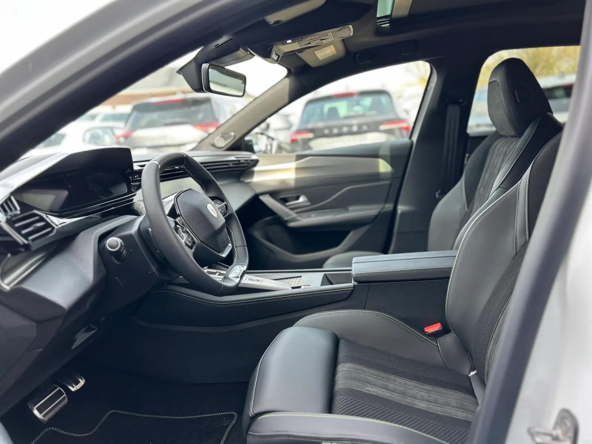 Peugeot 308 1.2 PureTech 145 e-DSC6 GT (2025) - Photo 6