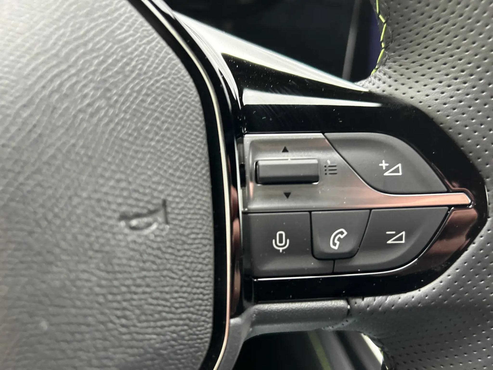 Peugeot 308 1.2 PureTech 145 e-DSC6 GT (2025) - Photo 12